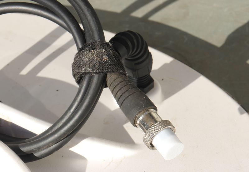 Metal detector coil plug cap