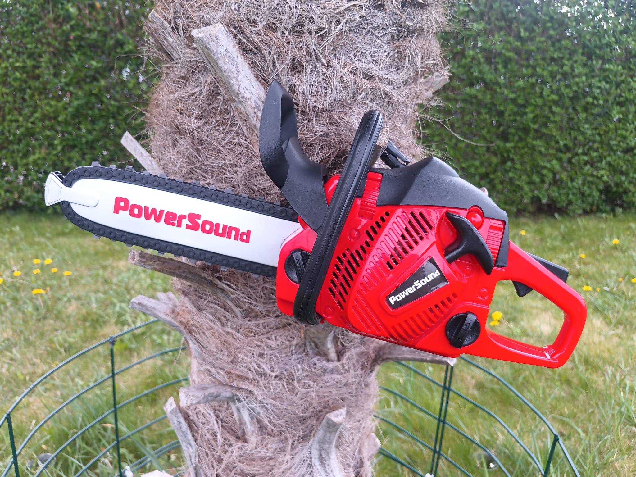 Chainsaw battery cover