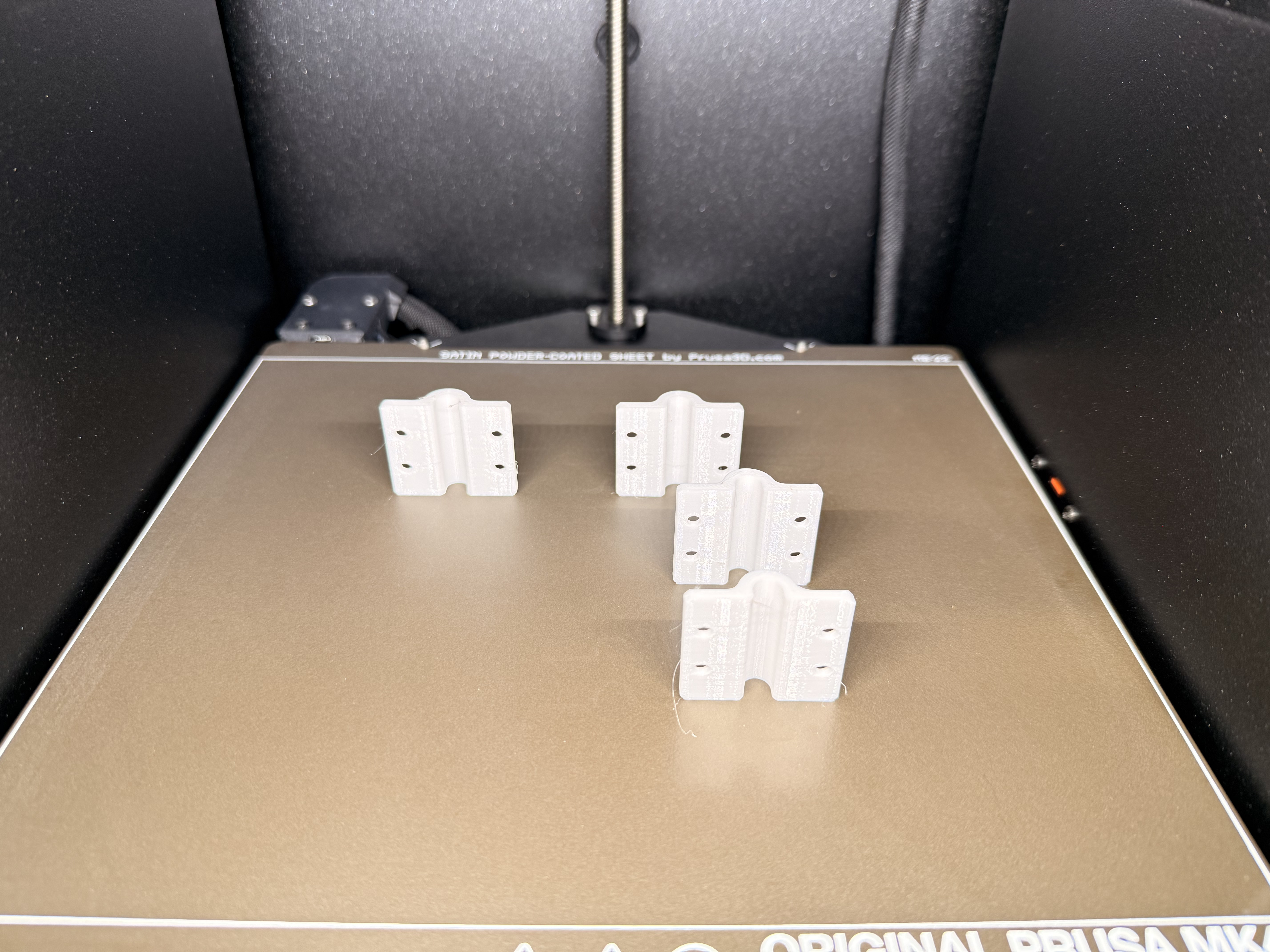 Parametric shelf holder for rail mount