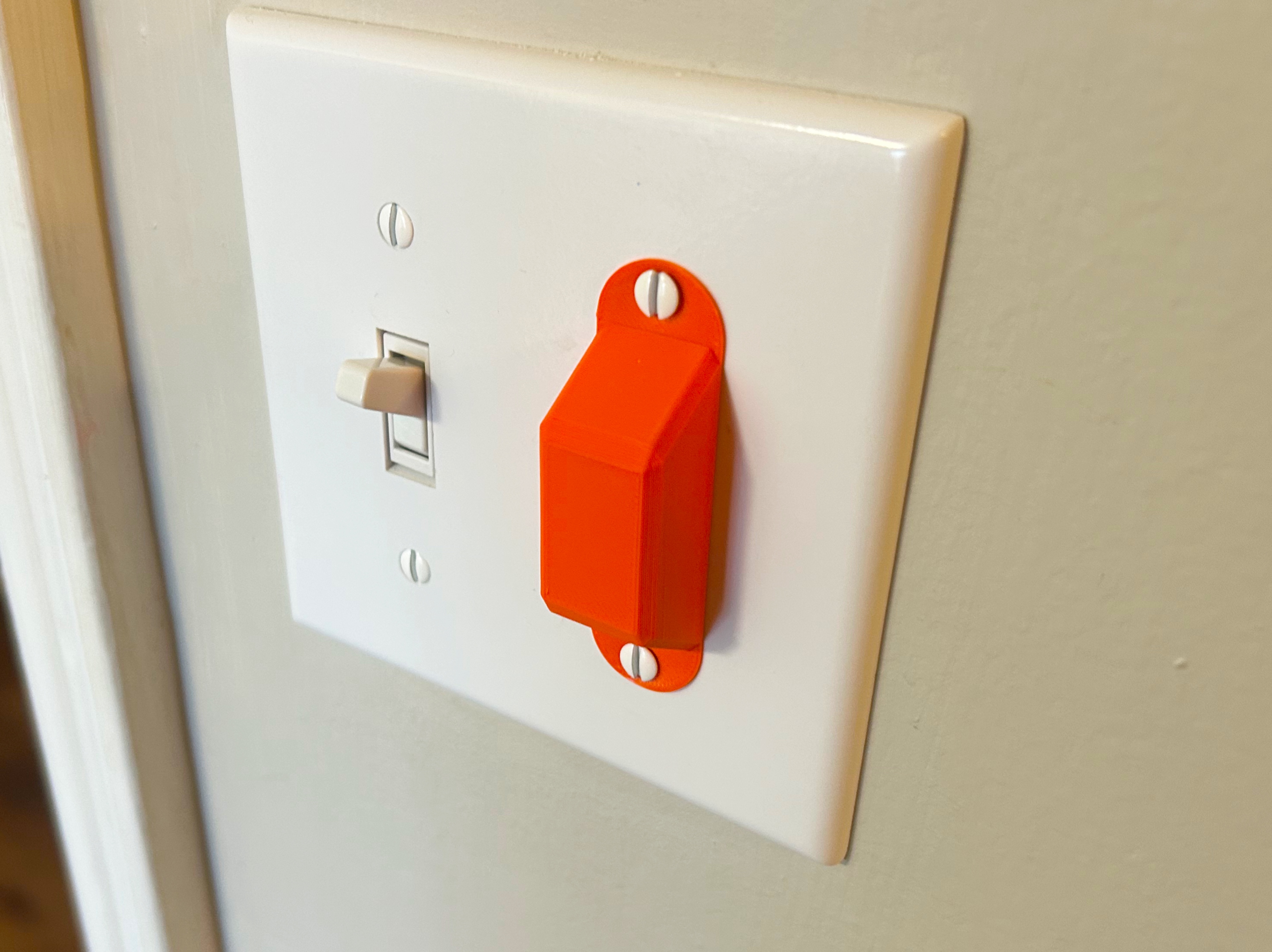 Miniatura 4 do modelo 3D Light Switch Guard/Protector