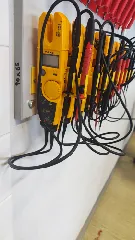 Wall mount holder for Fluke T5