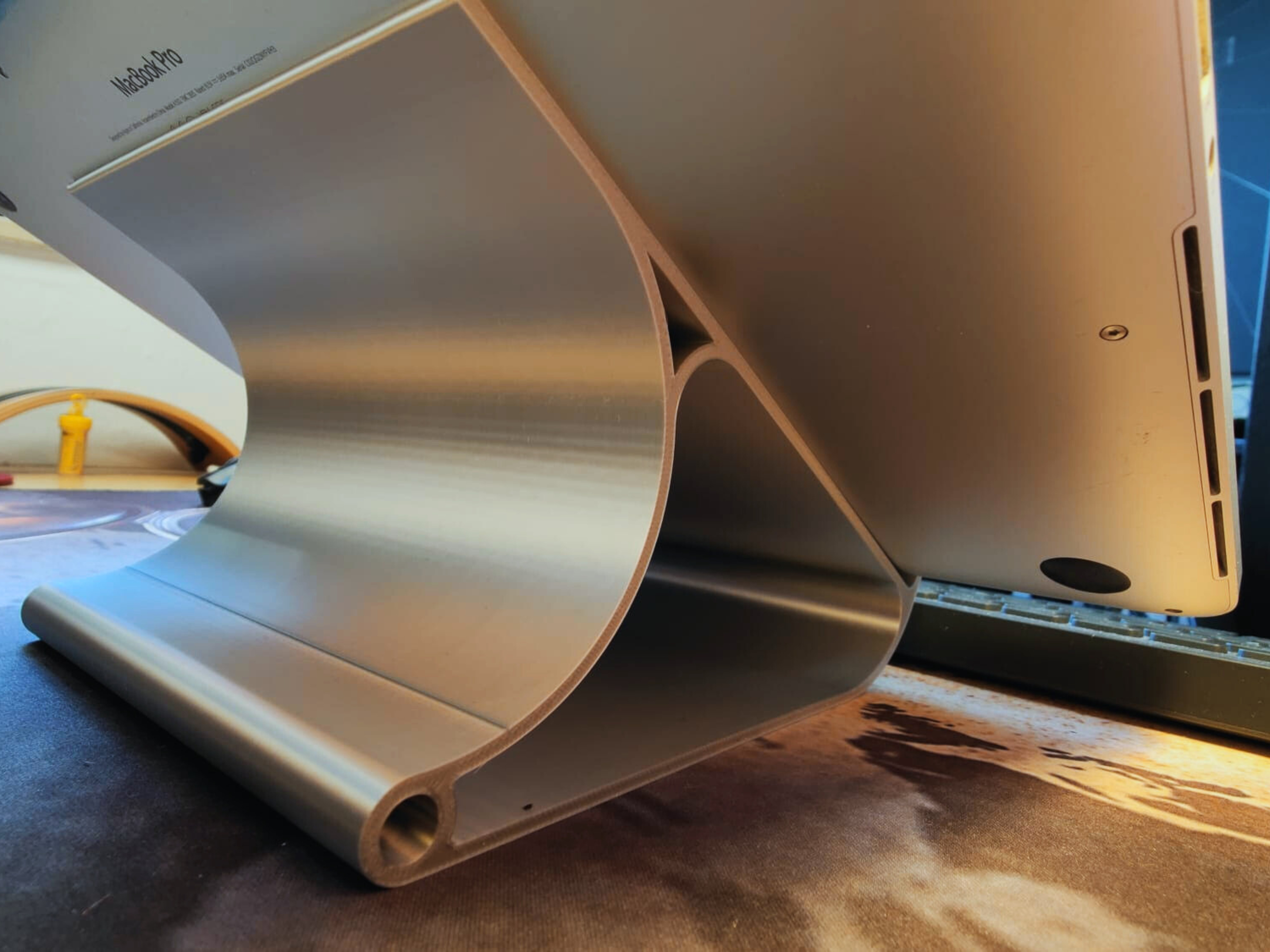 Elegant Laptop Stand (MacBook Style)
