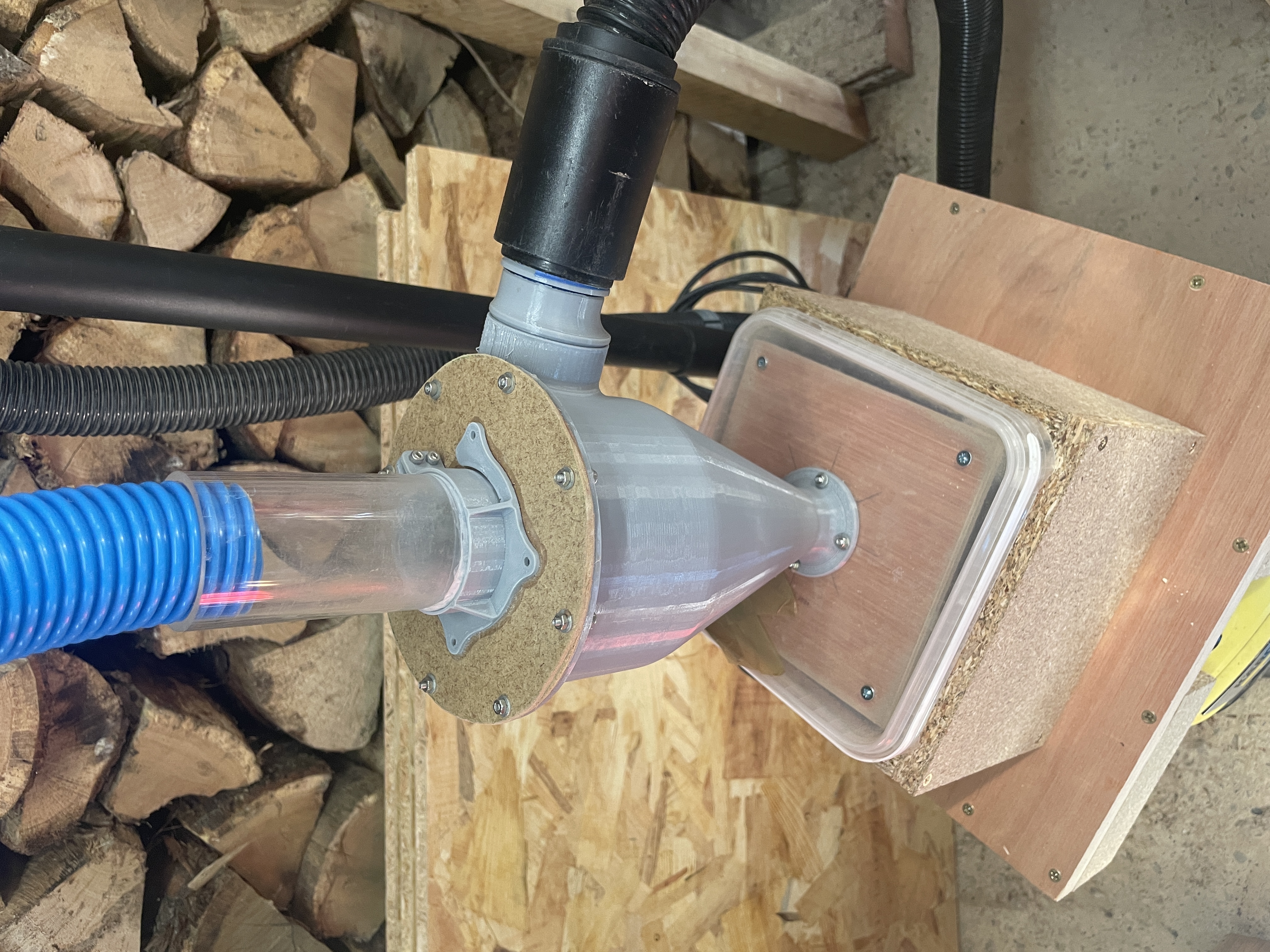 Cyclonic dust collector