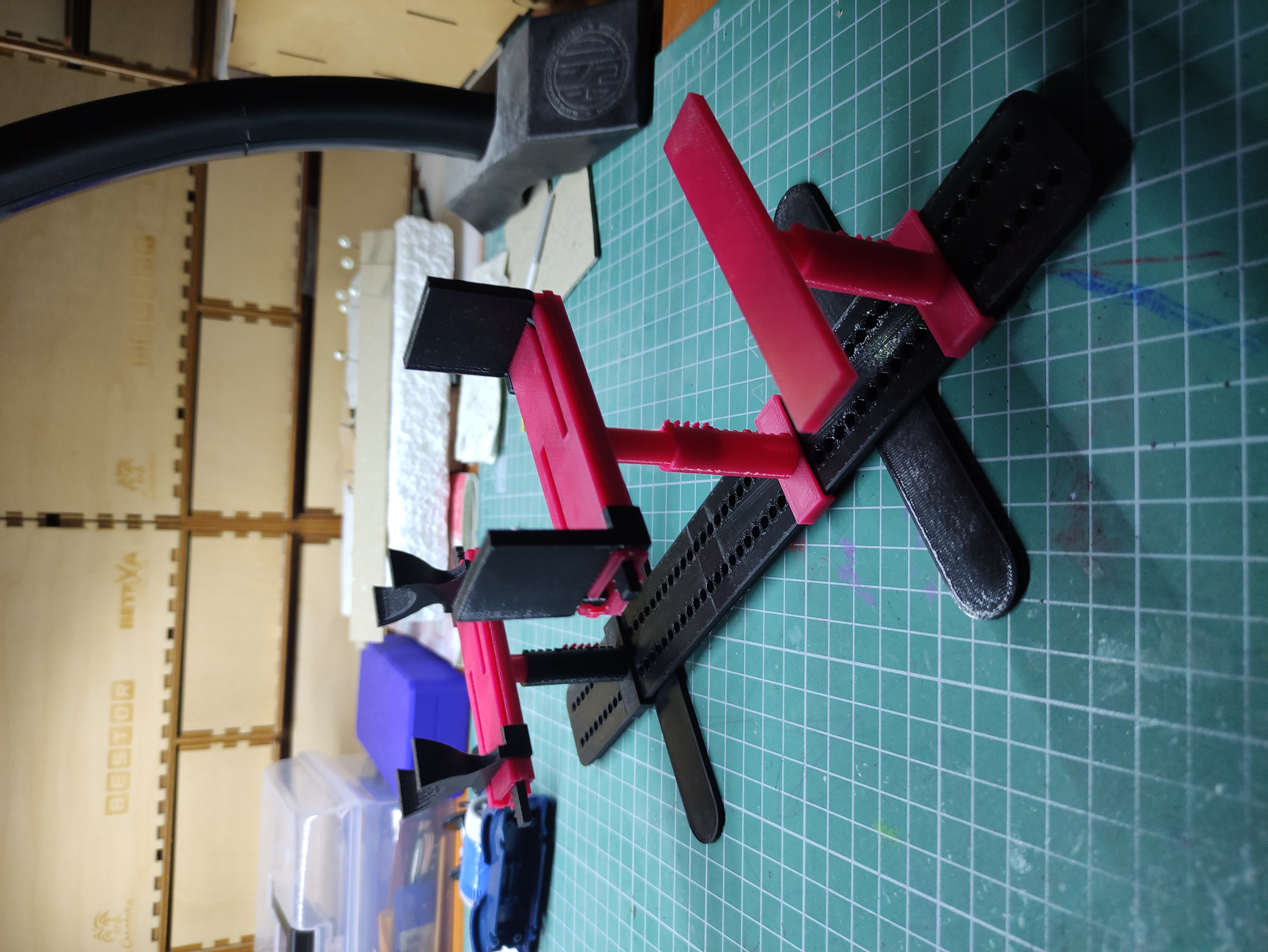 Modeller stand holder