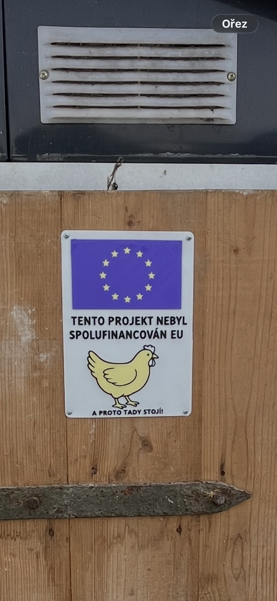 Satiristická cedule na kurník pro slepice