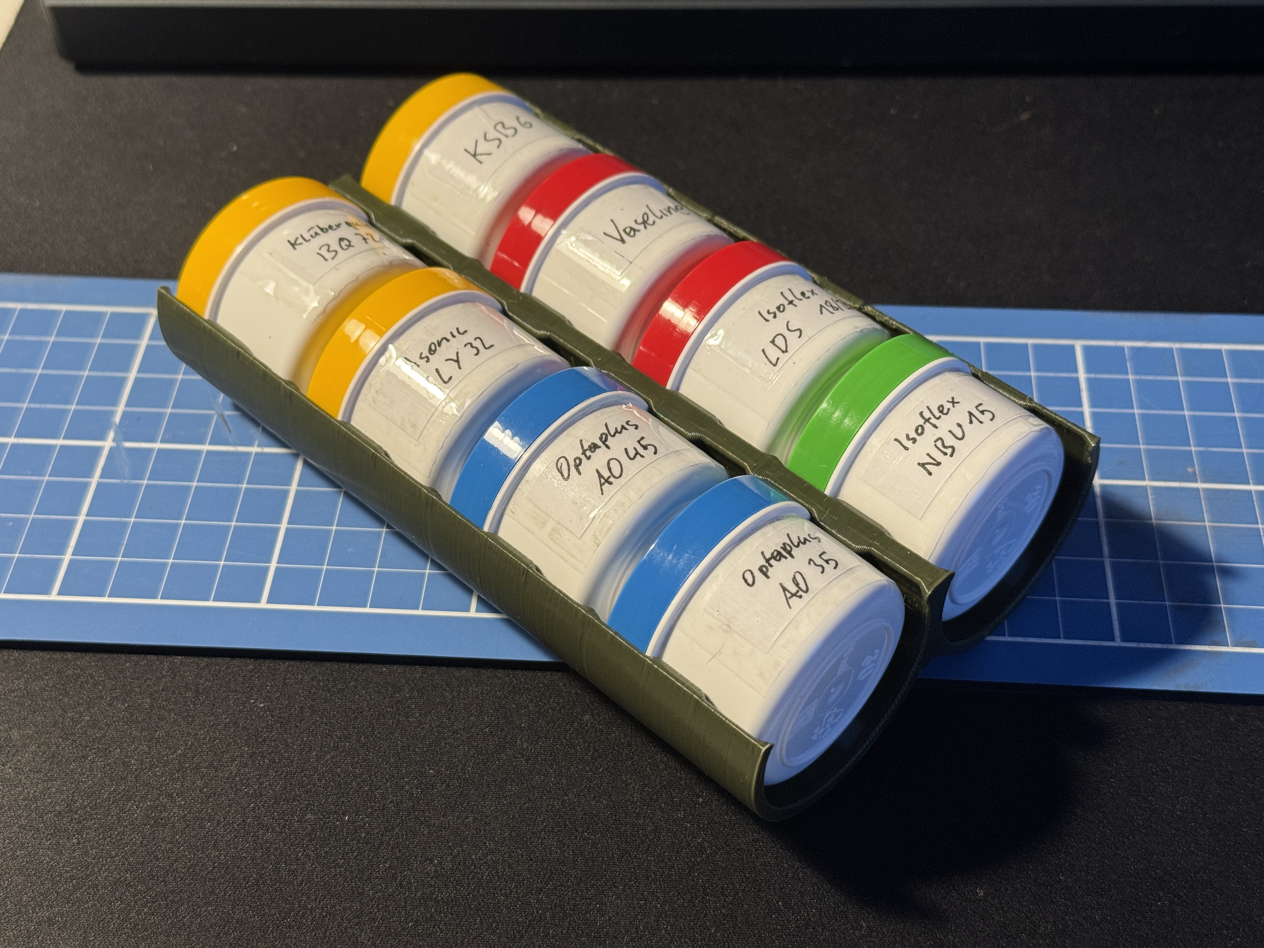 Carrier for 35ml plastic jars