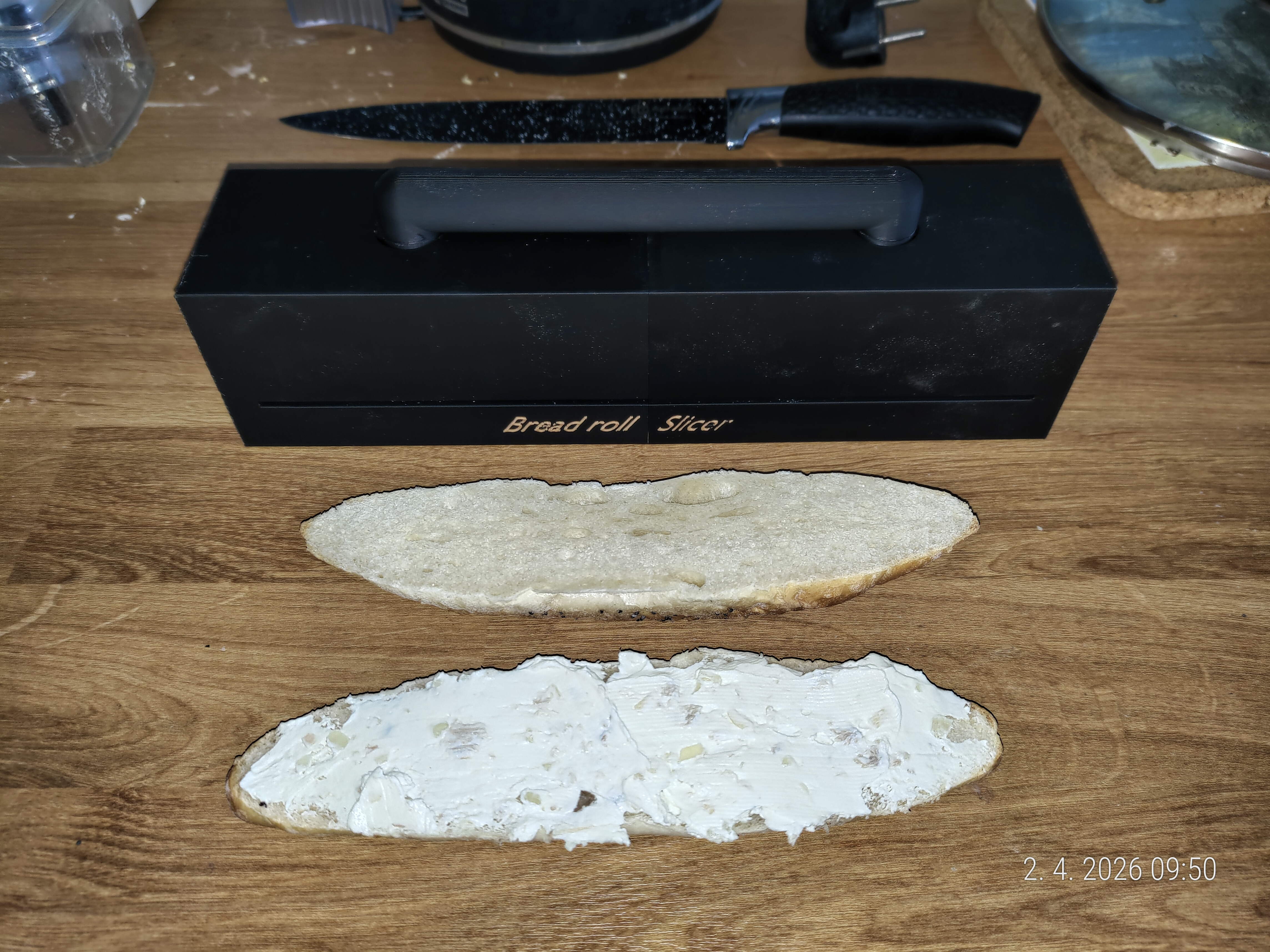 Bread roll slicer/ kráječ na rohlíky