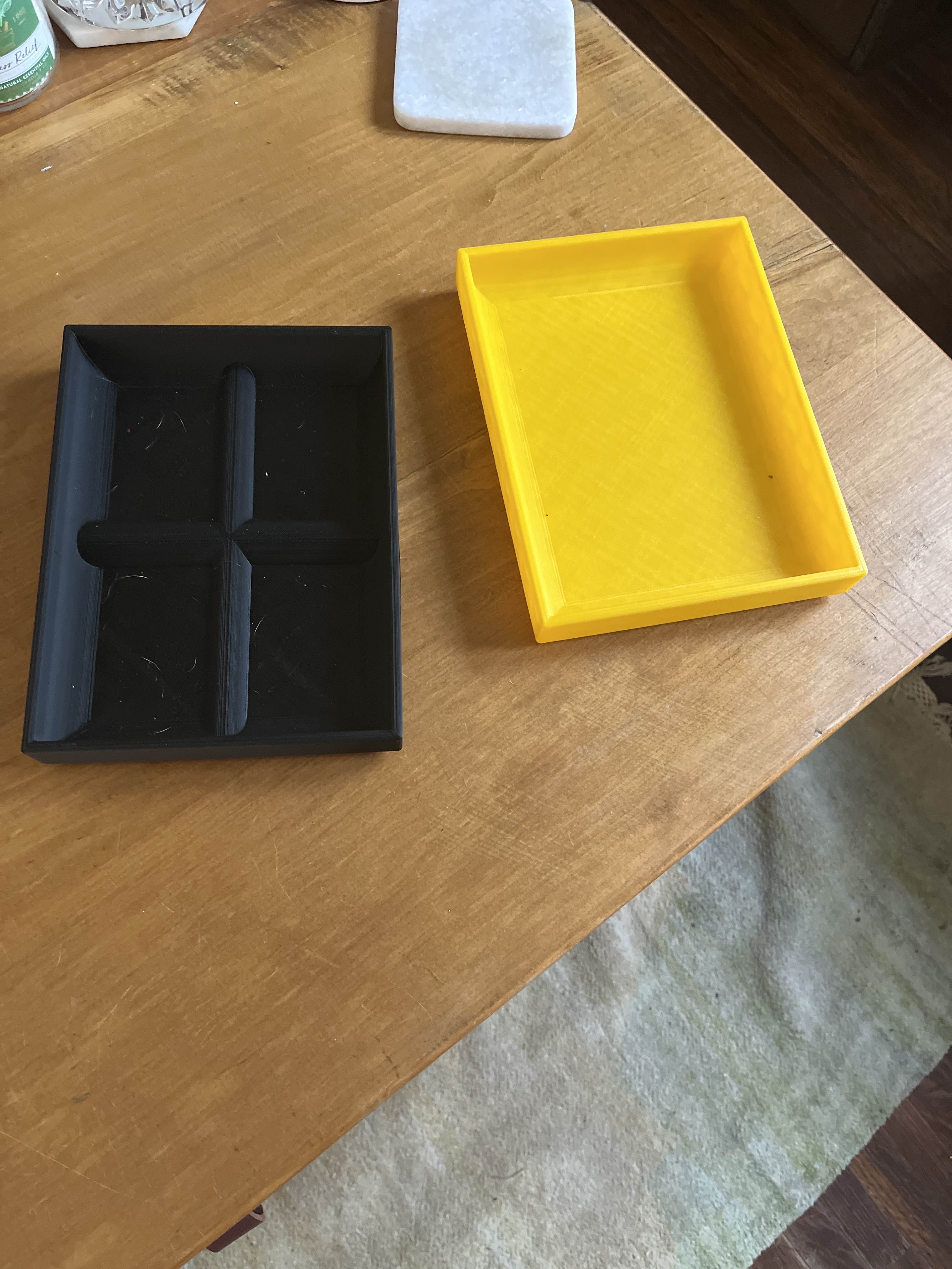 Stacking puzzle tray with divider