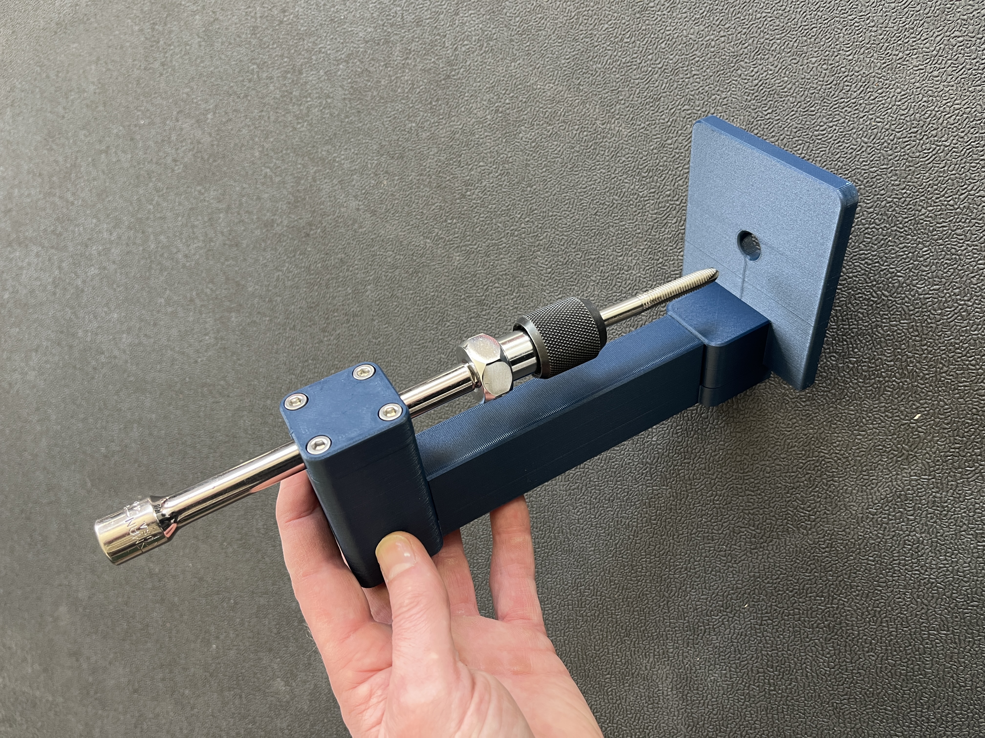 Miniatura 3 do modelo 3D Vertical Tap Holder - Perpendicular Threading Guide