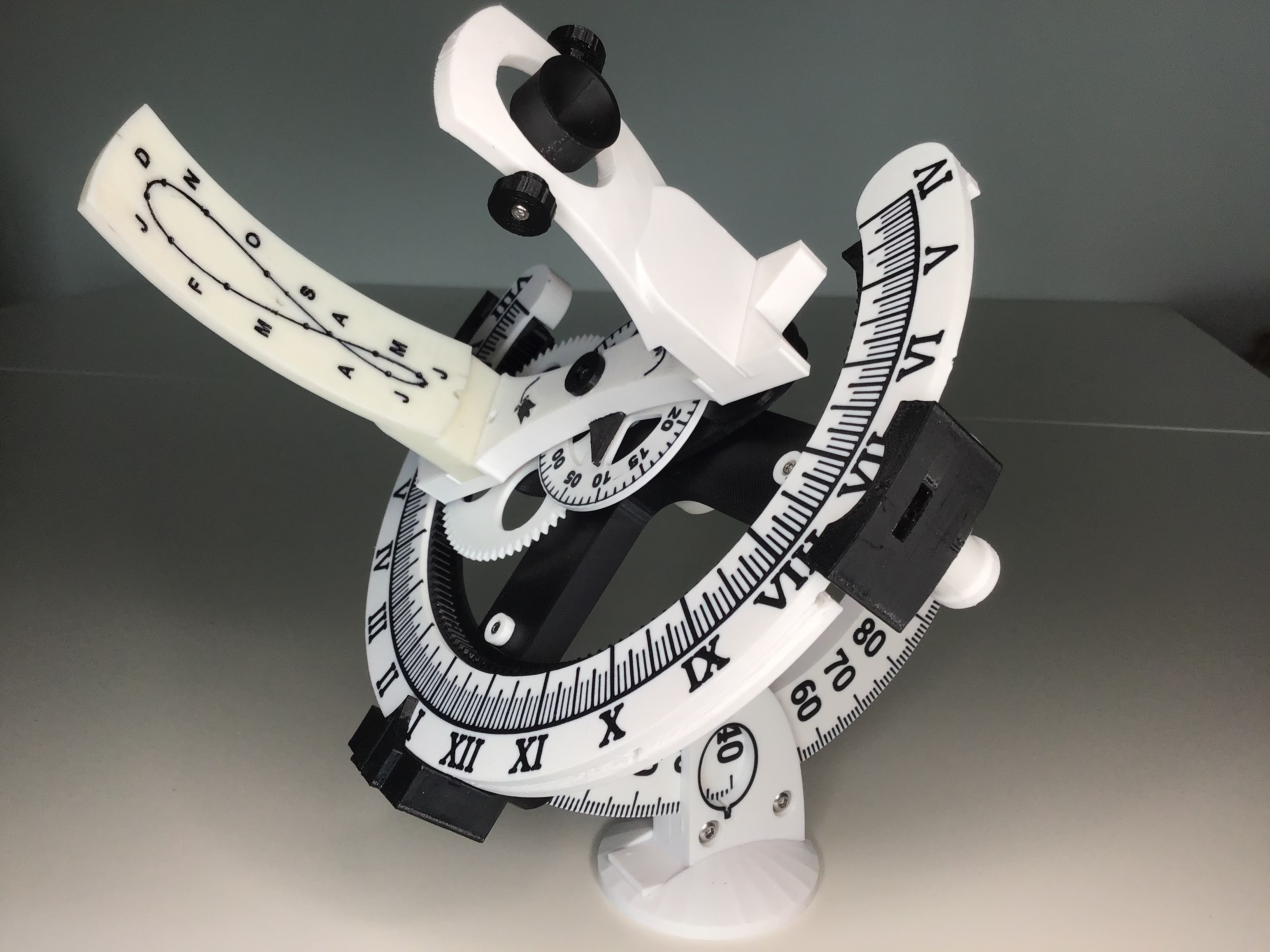 Heliochronometer Sundial - 2026 - Accurate to within 1 minute! — miniatura 3