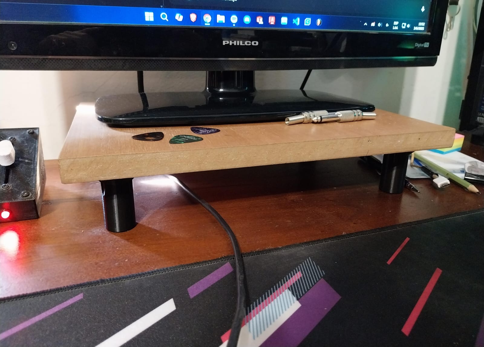 Monitor stand legs