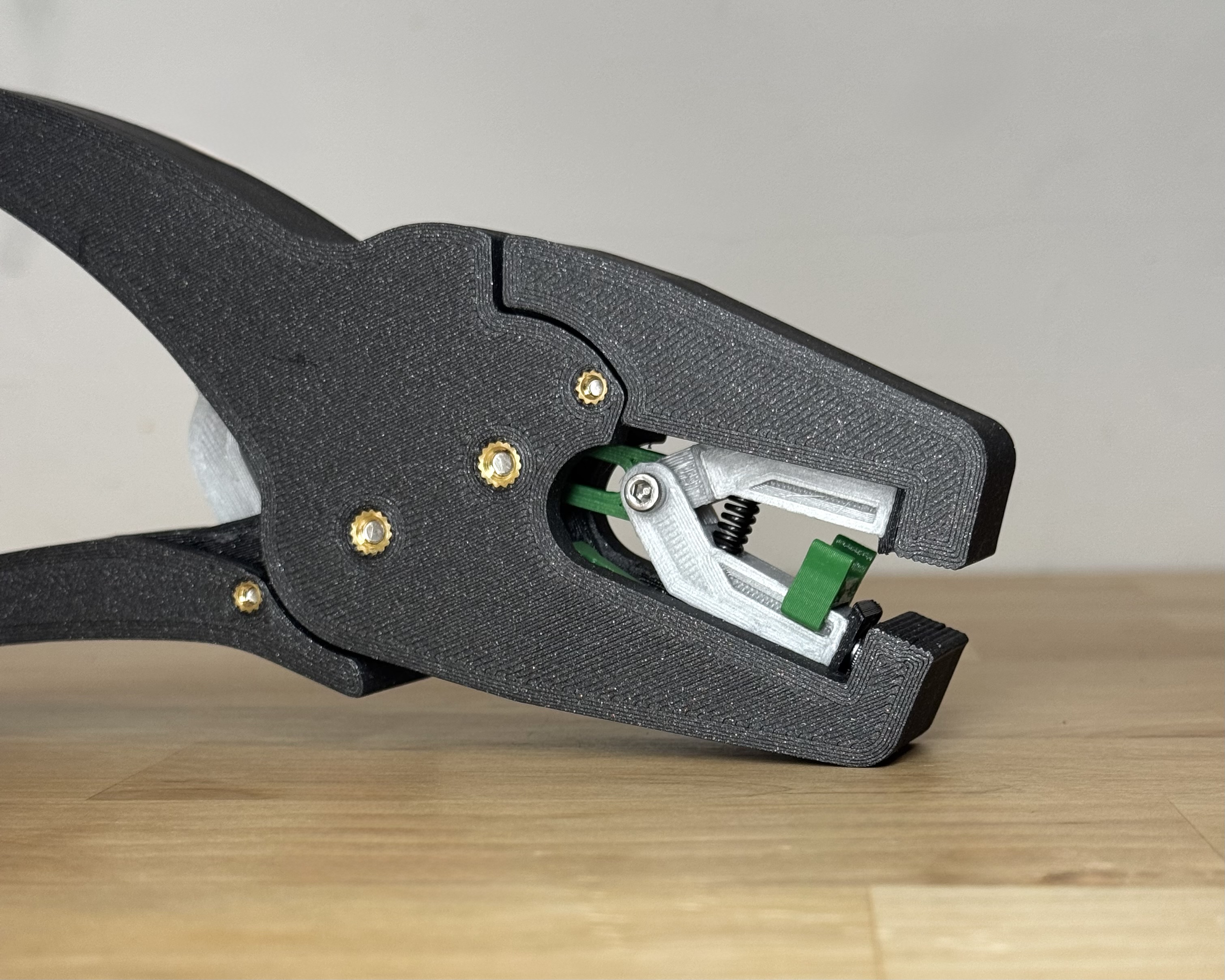 Miniatura 24 do modelo 3D Wire Stripper Pro – Functional Maker Tool