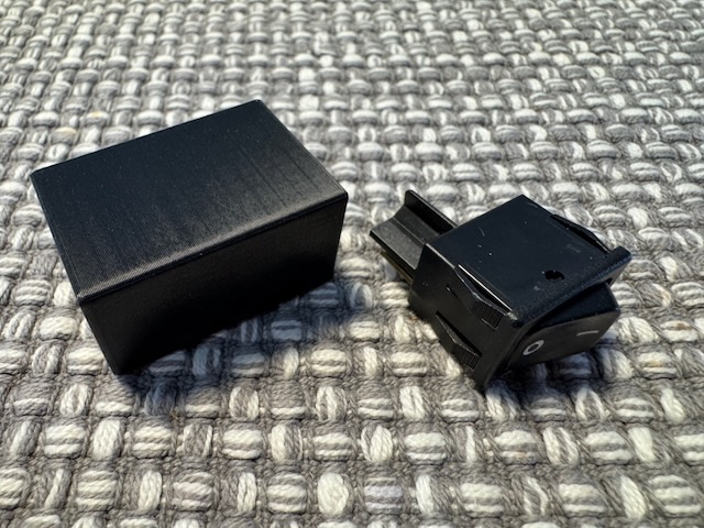 Miniatura 2 do modelo 3D Carling Technologies Toggle Switch Enclosure Box