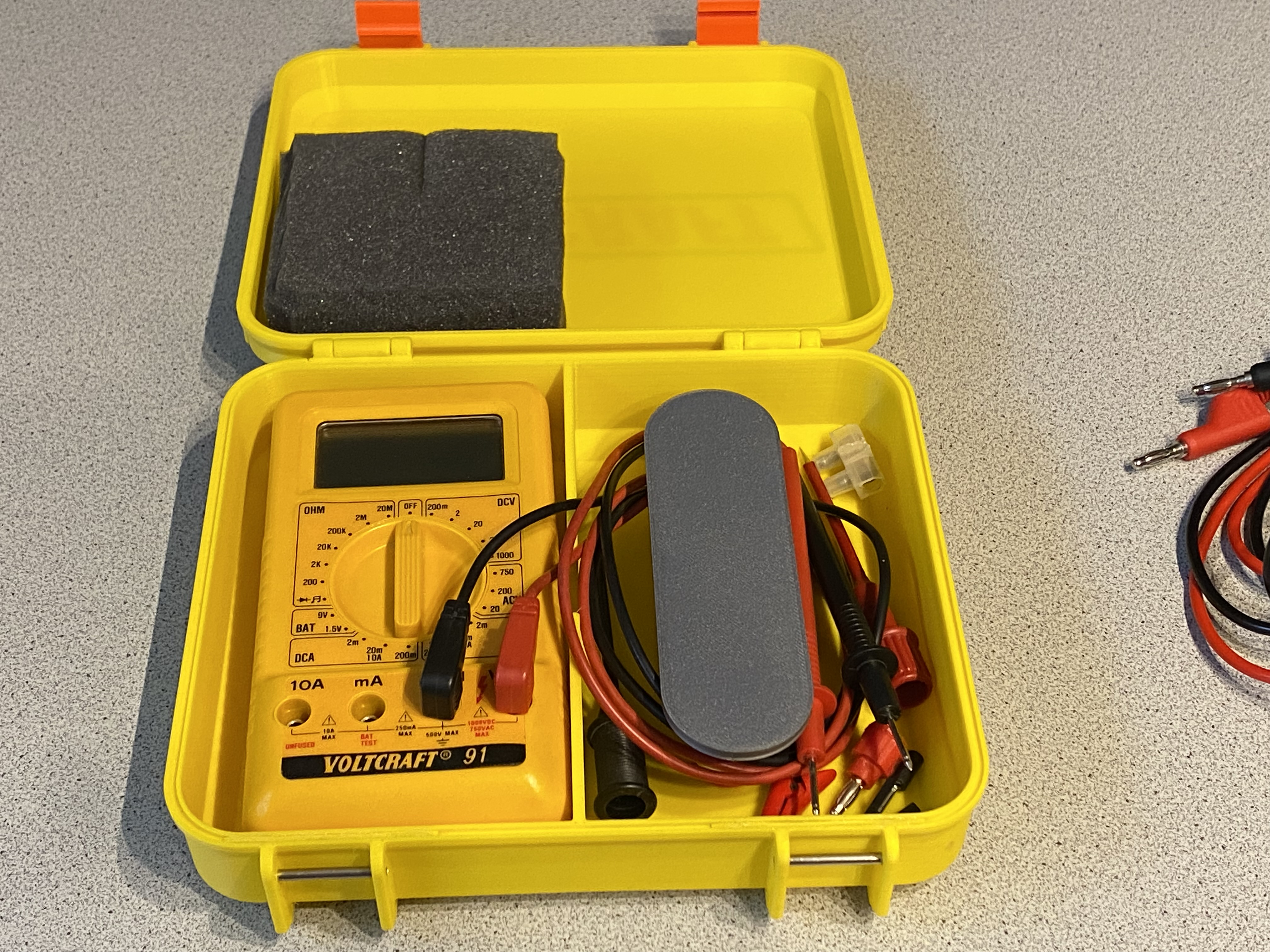 Miniatura 2 do modelo 3D Stand and Cablemanager for Multimeter