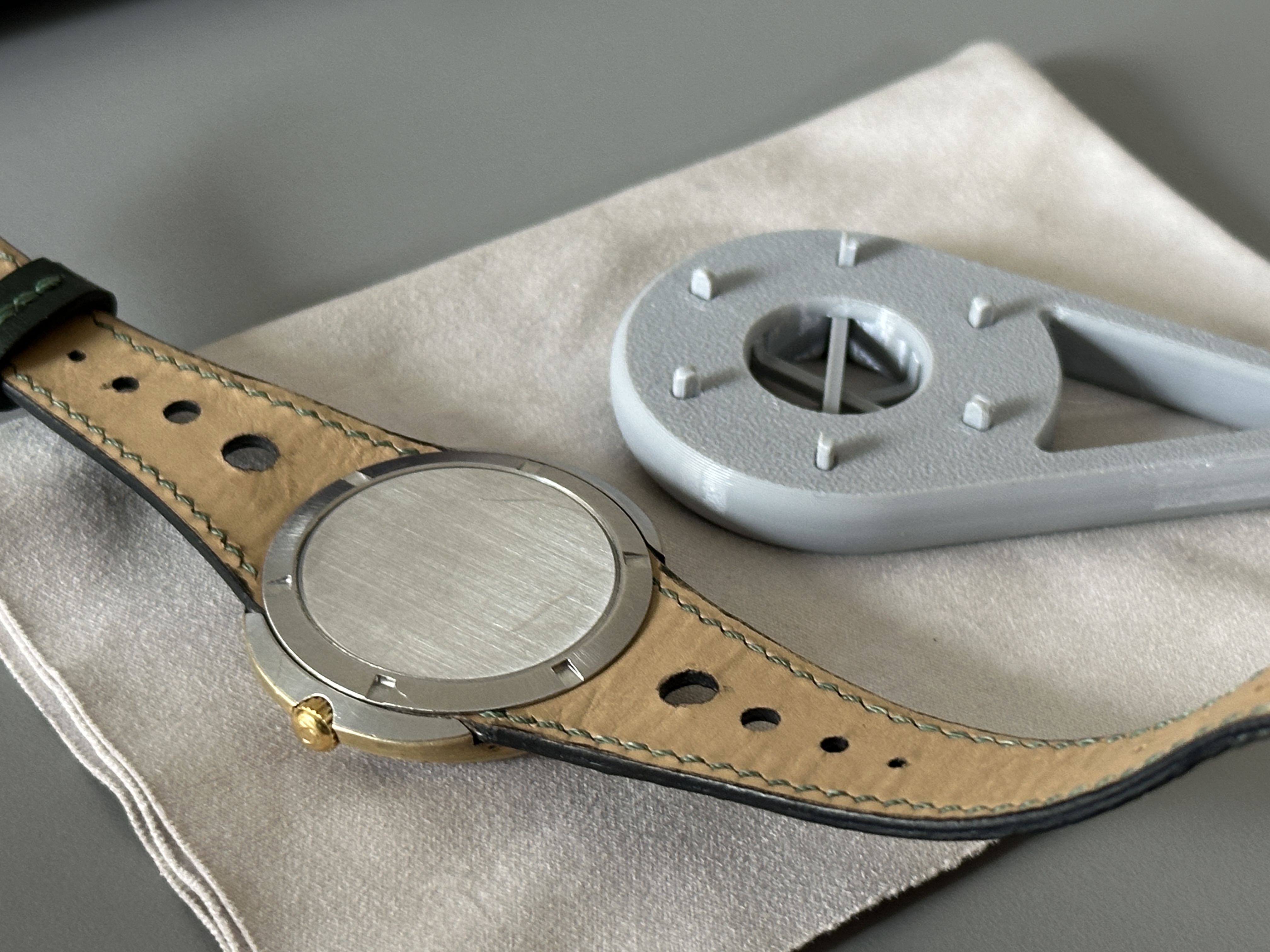 Omega Strap Changing Tool