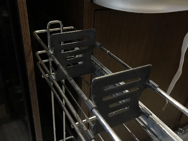 Trennsteg für Flaschenauszug / Apothekerschublade im Camper Womo