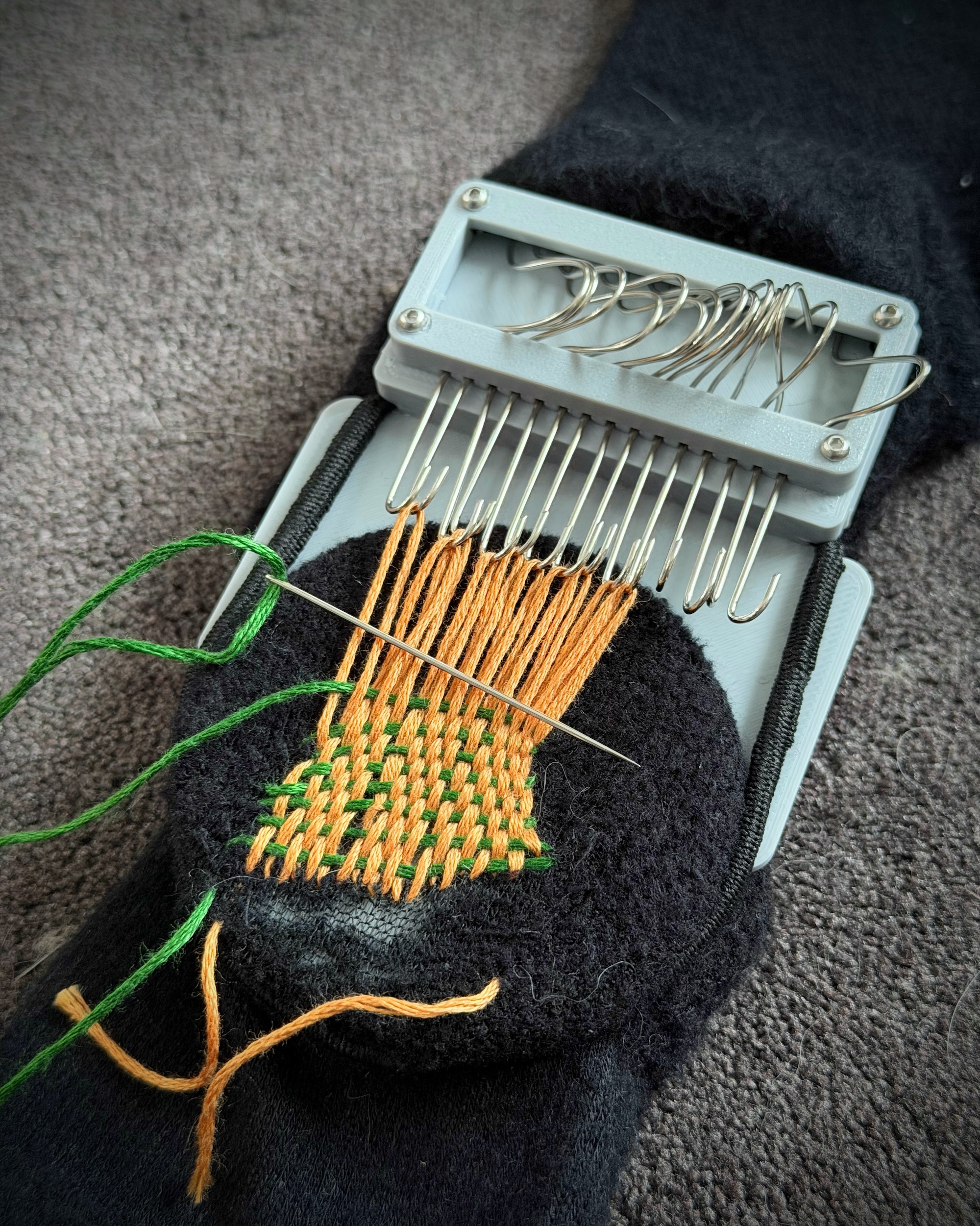 Darning Loom (paperclip hooks)