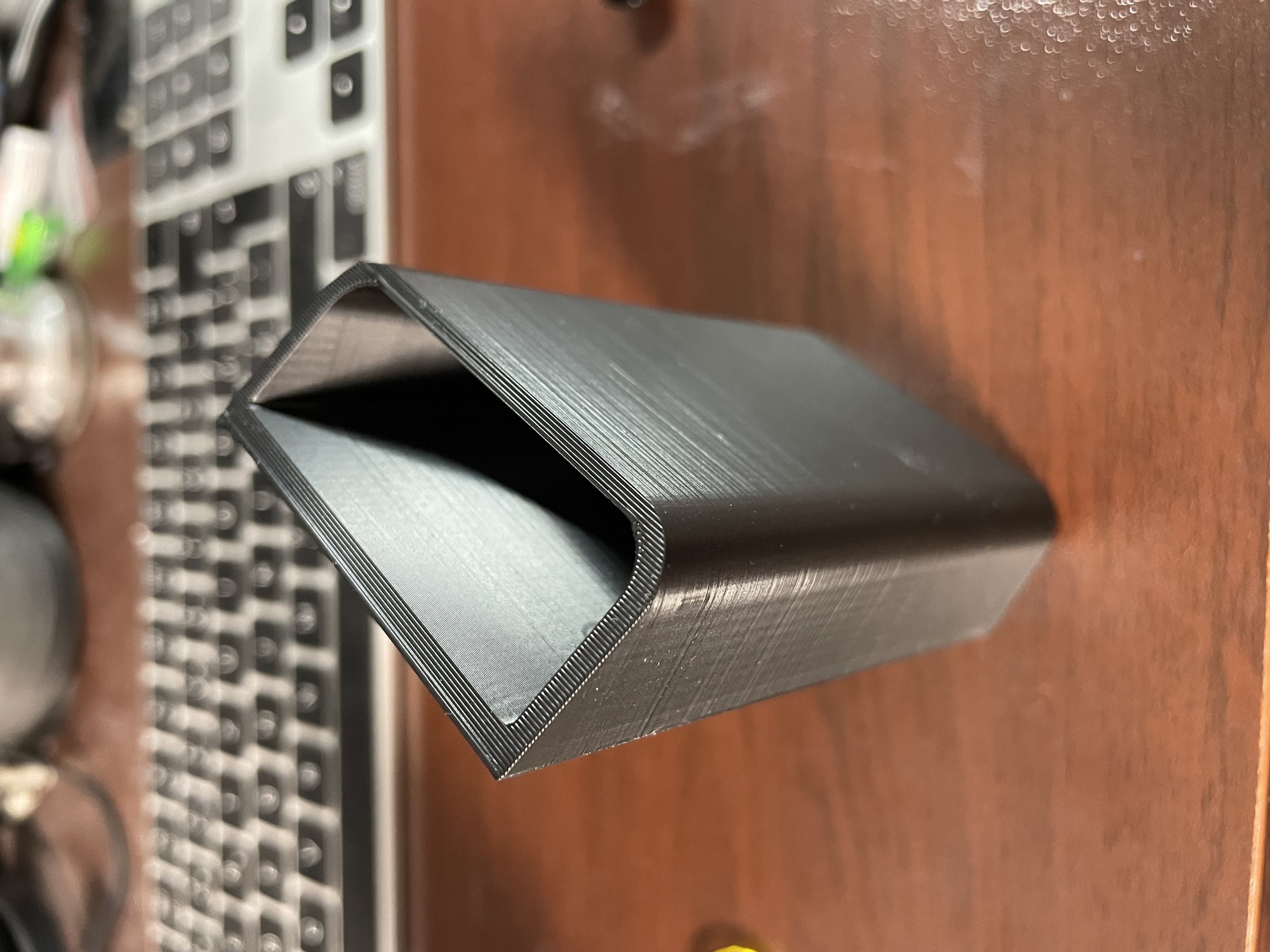 Whiteboard marker holder with magnet