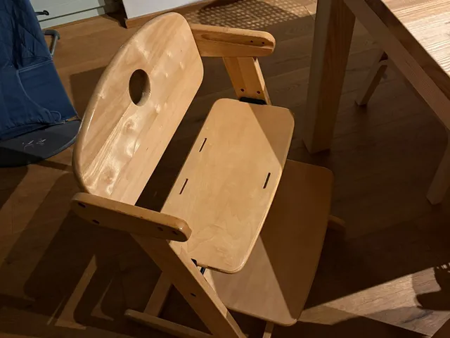 Holder / Clip for Grow-Up Adjustable High Chair Seat Board