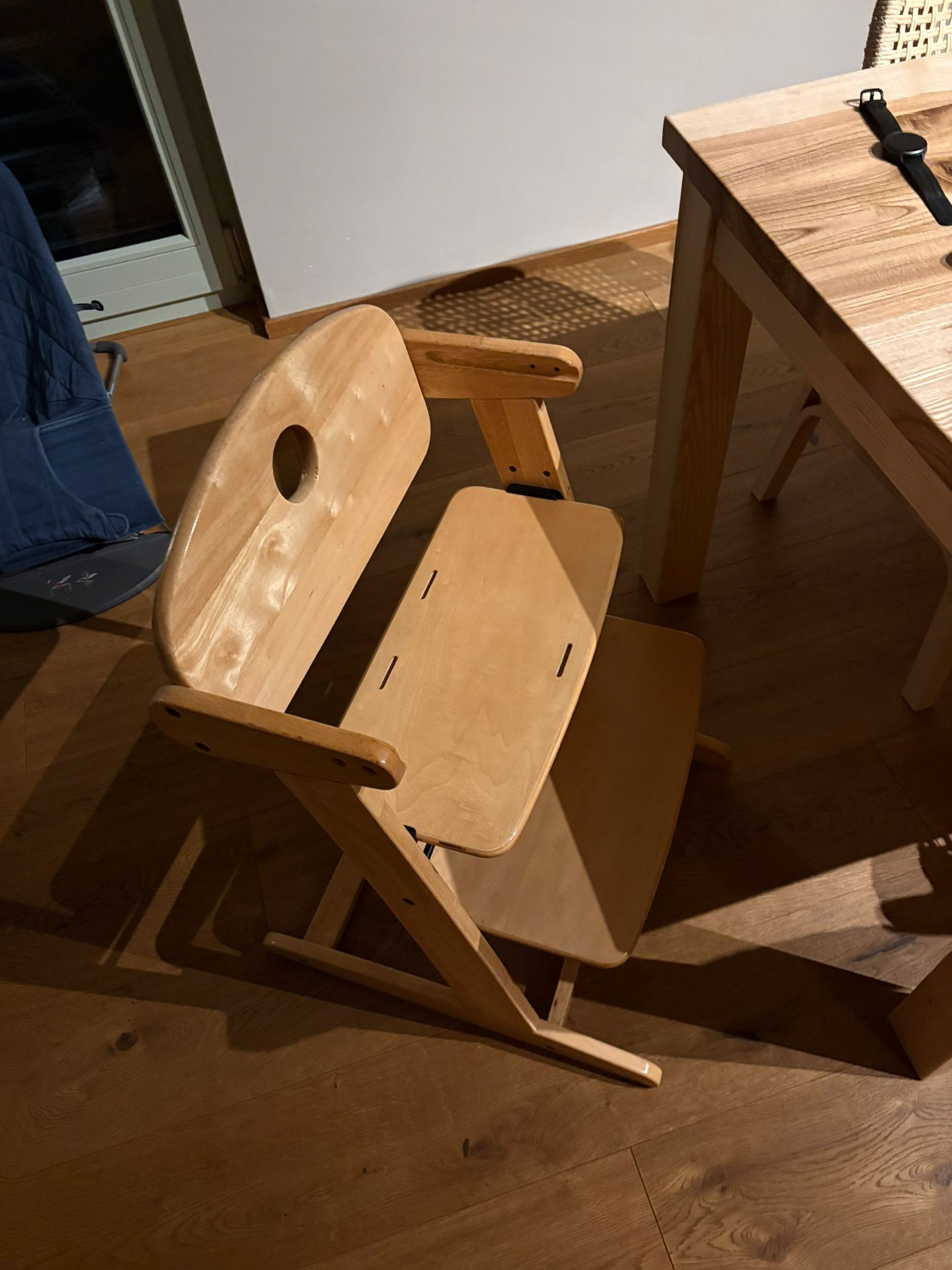 Holder / Clip for Grow-Up Adjustable High Chair Seat Board