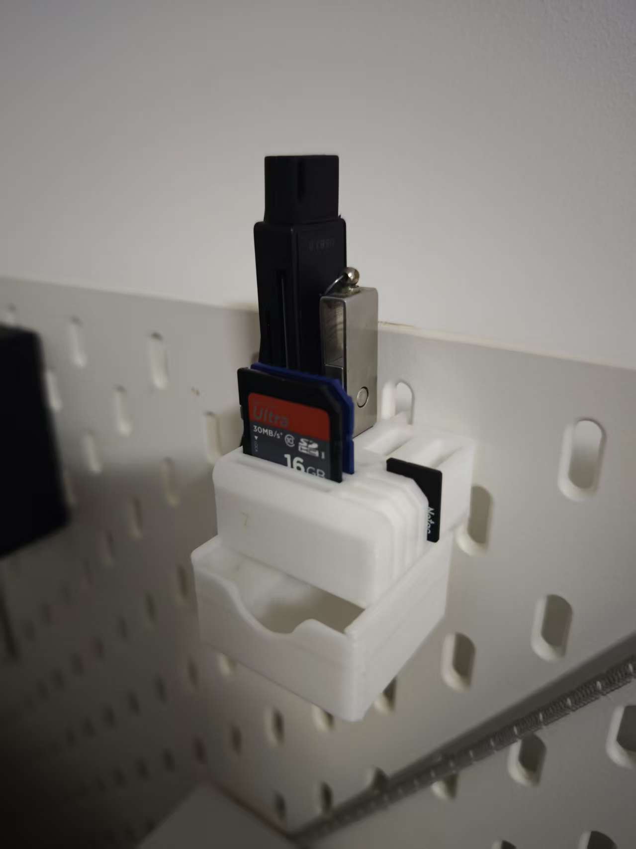 Skadis USB container (small)