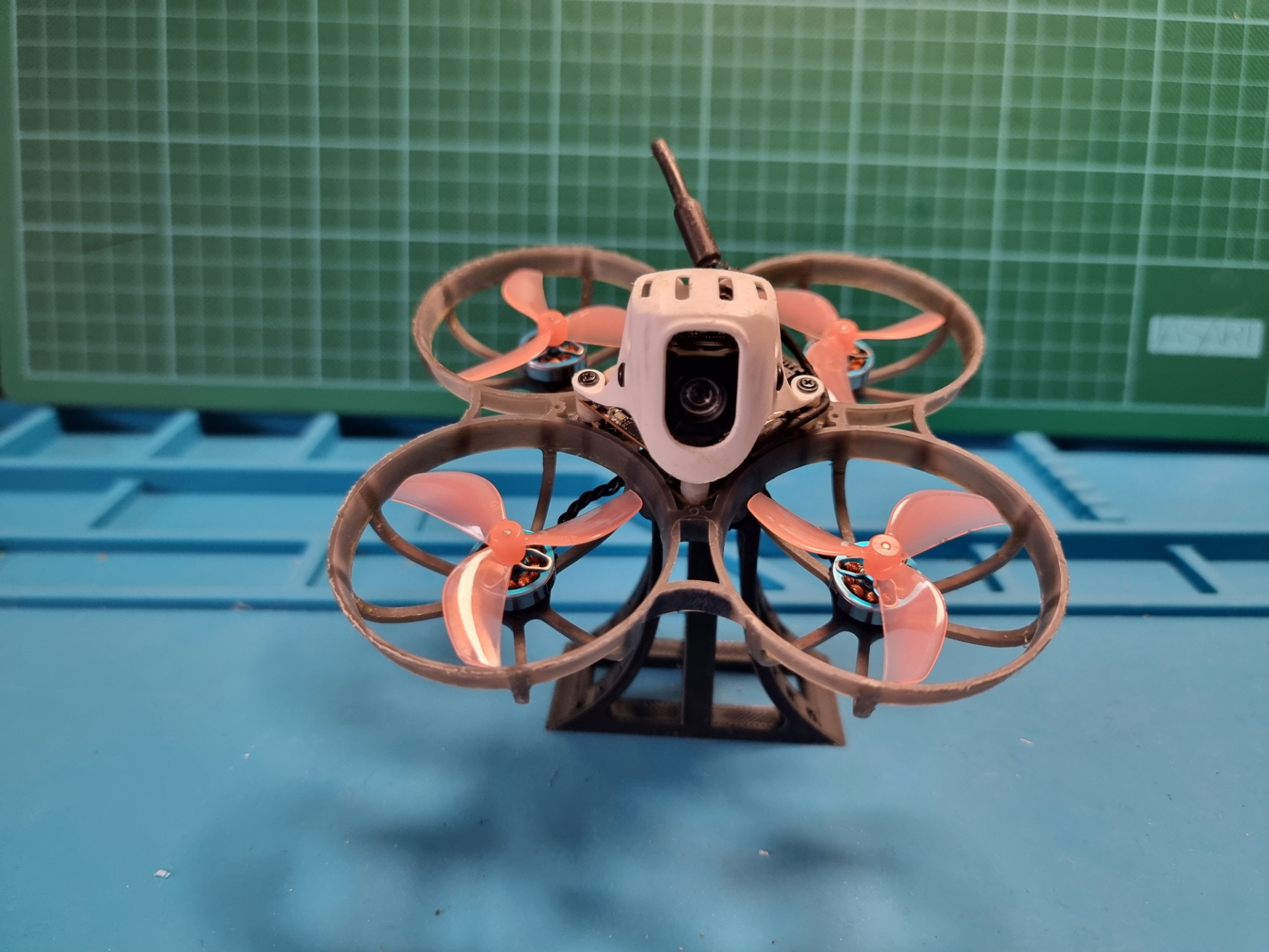 Tinywhoop desk stand (no support / No assembly required)