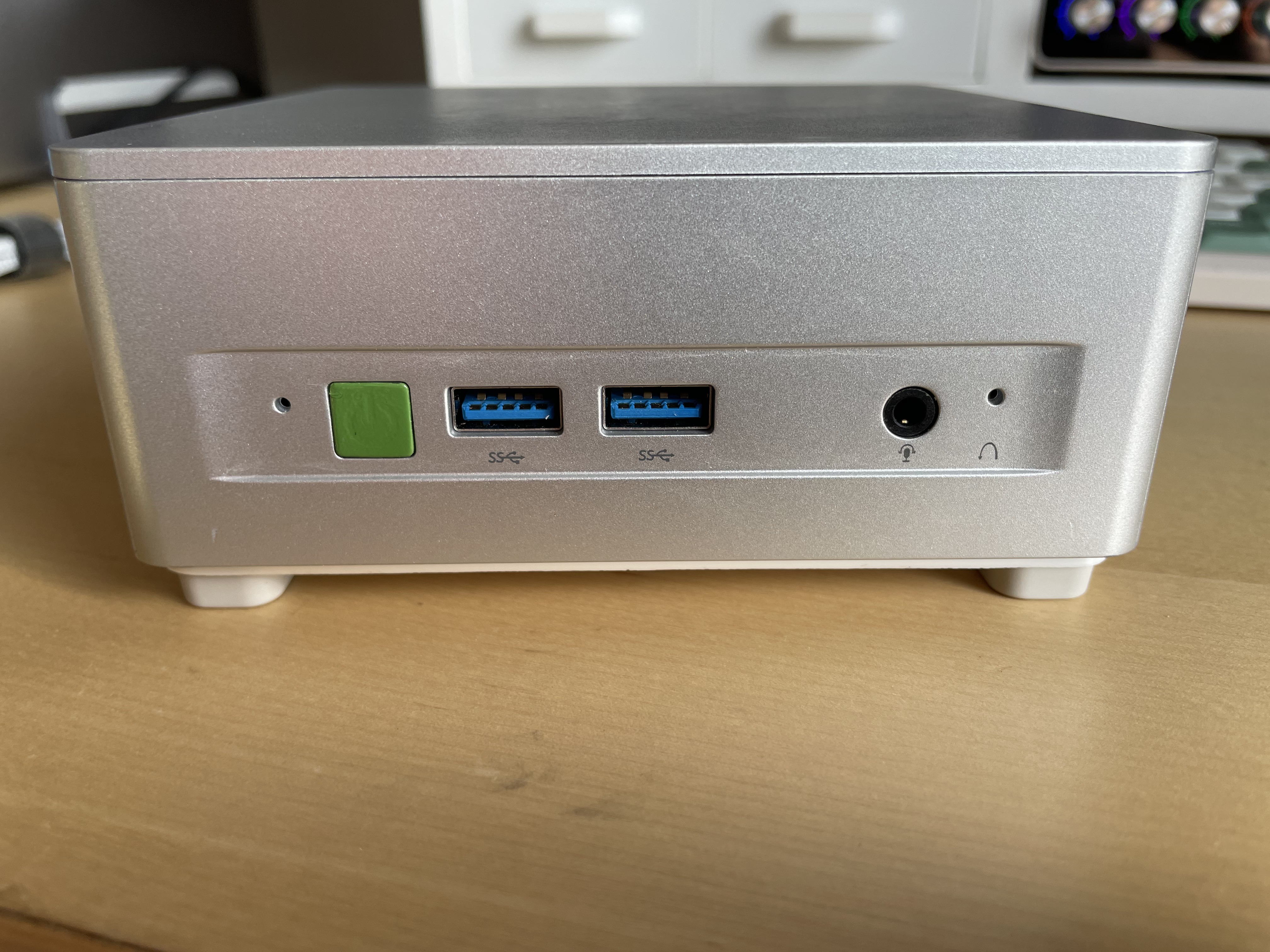 Minisforum UM680 Slim Leg bracket mod