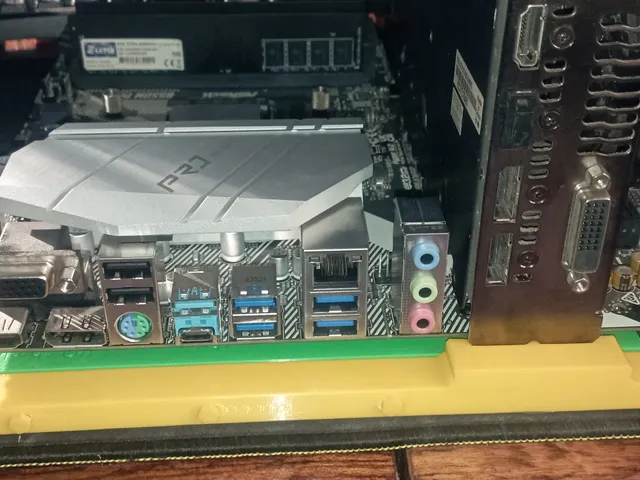 GPU bracket (mATX) for "Modular .... mainboard frame/tray"