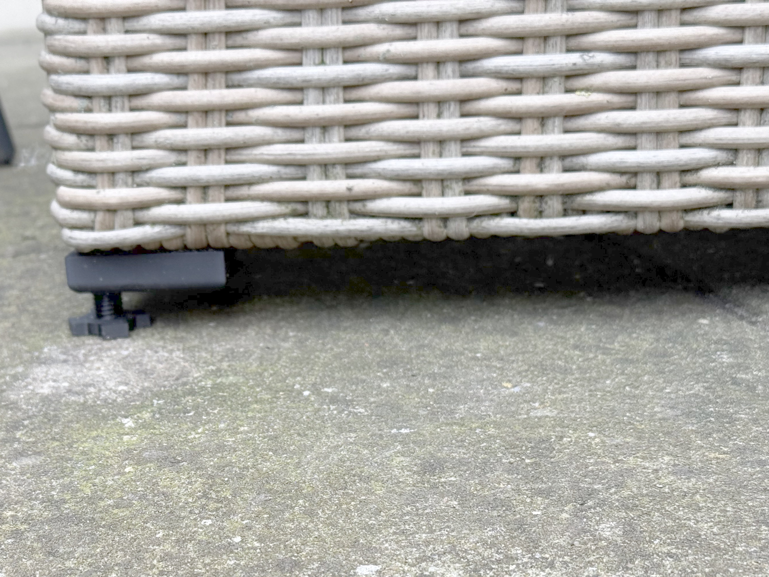 Protective feet for garden chairs