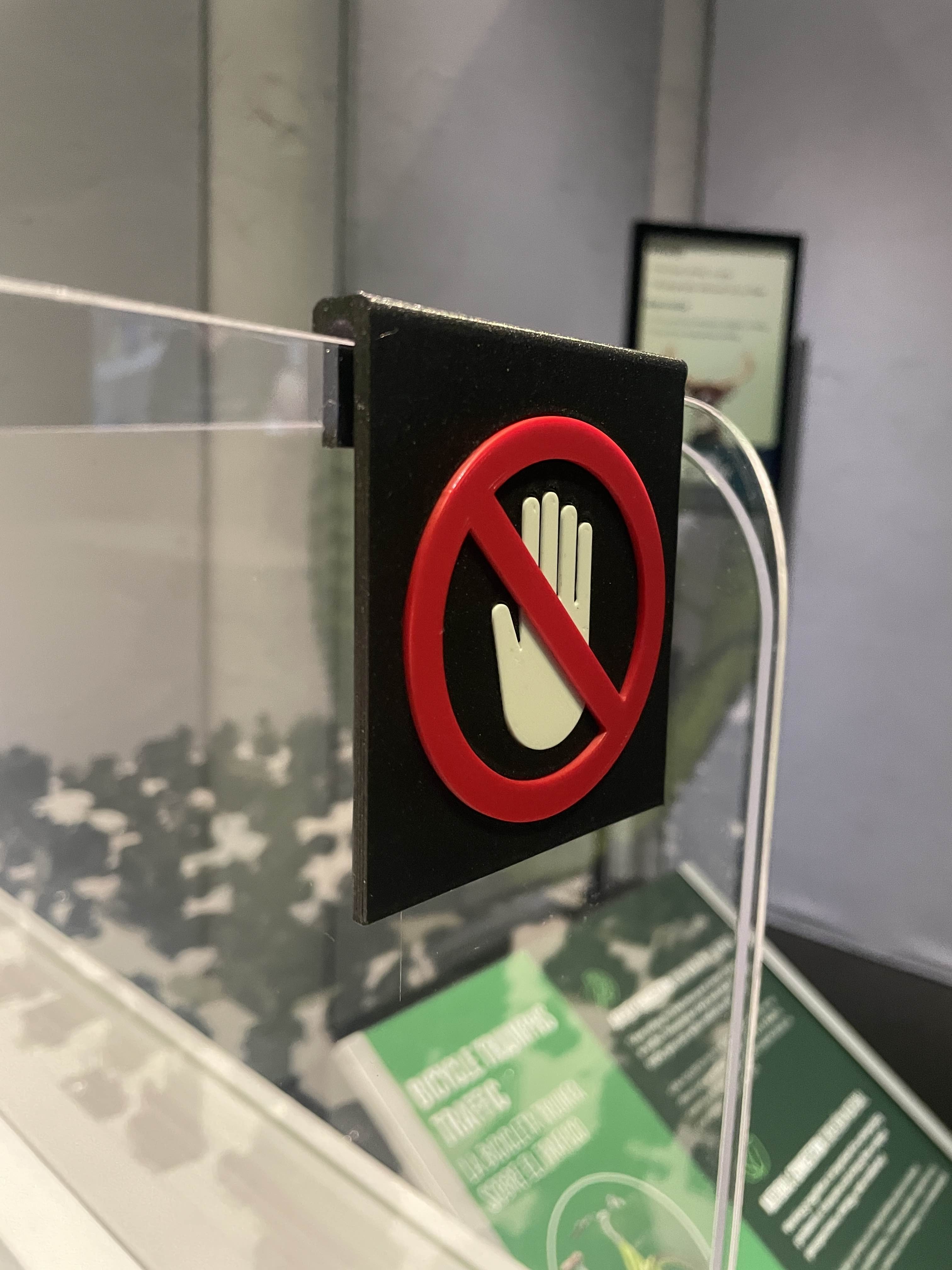 NO TOUCH!