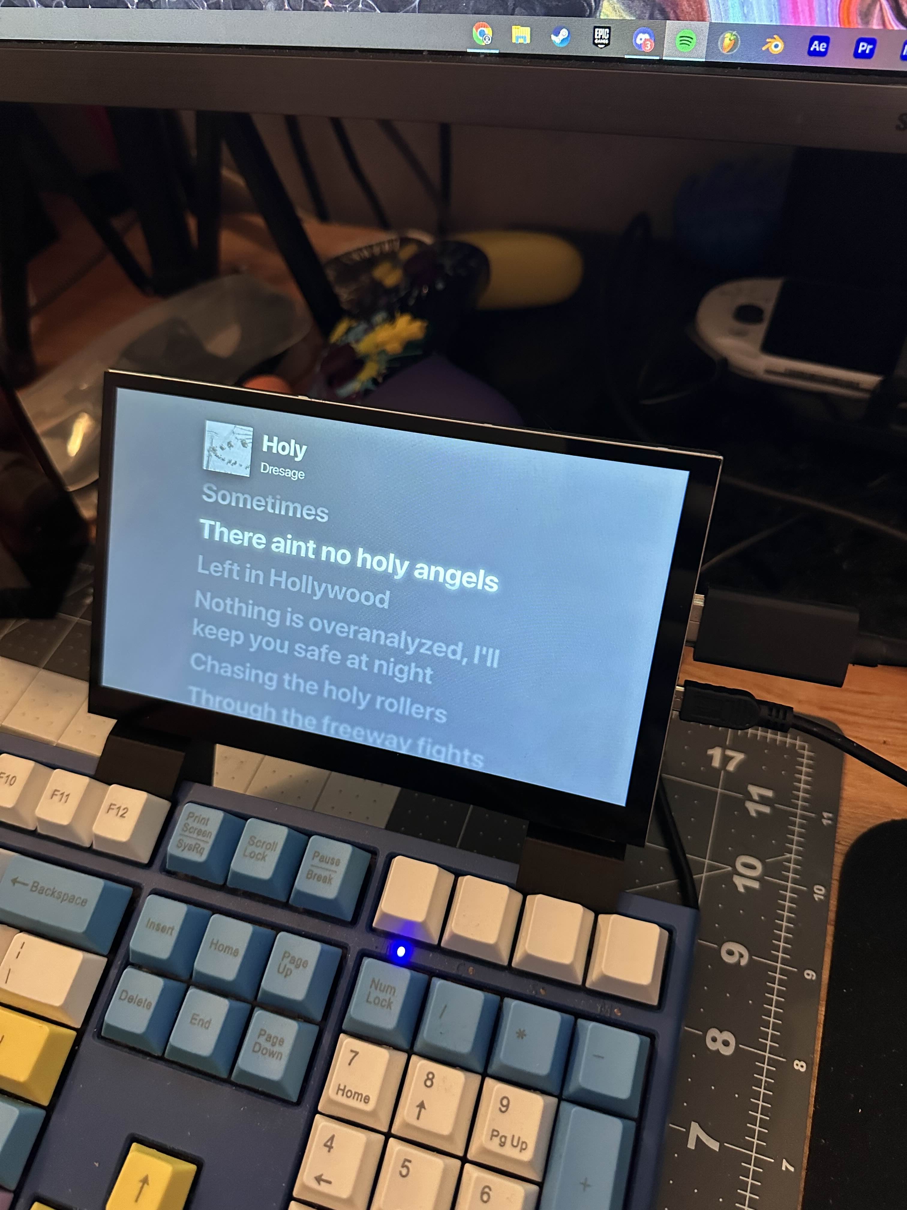 Ducky One 2 Mount for Hosyond 7" touchscreen