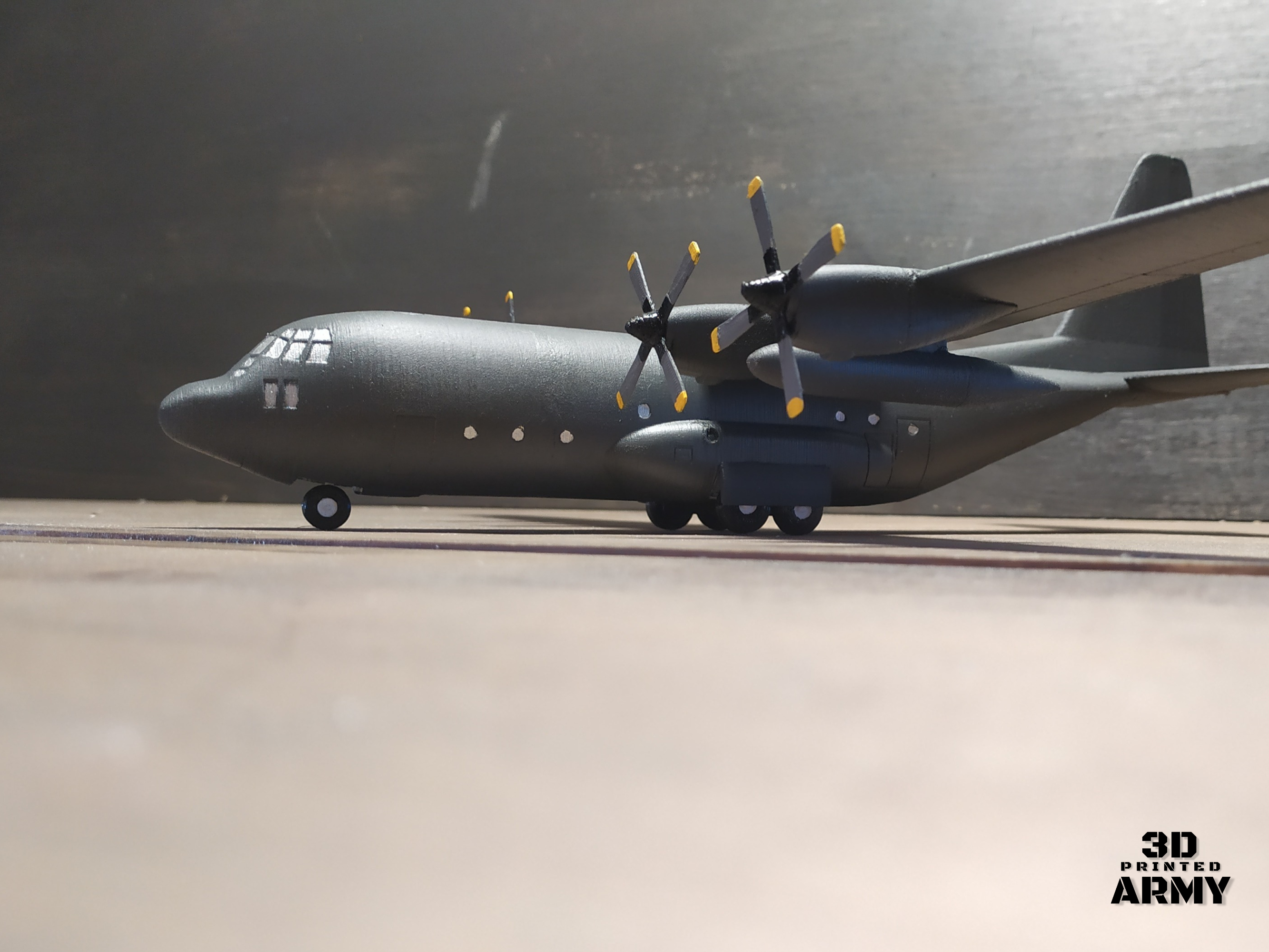 Cargoplane Lockheed C-130-H Hercules - scale 1/90