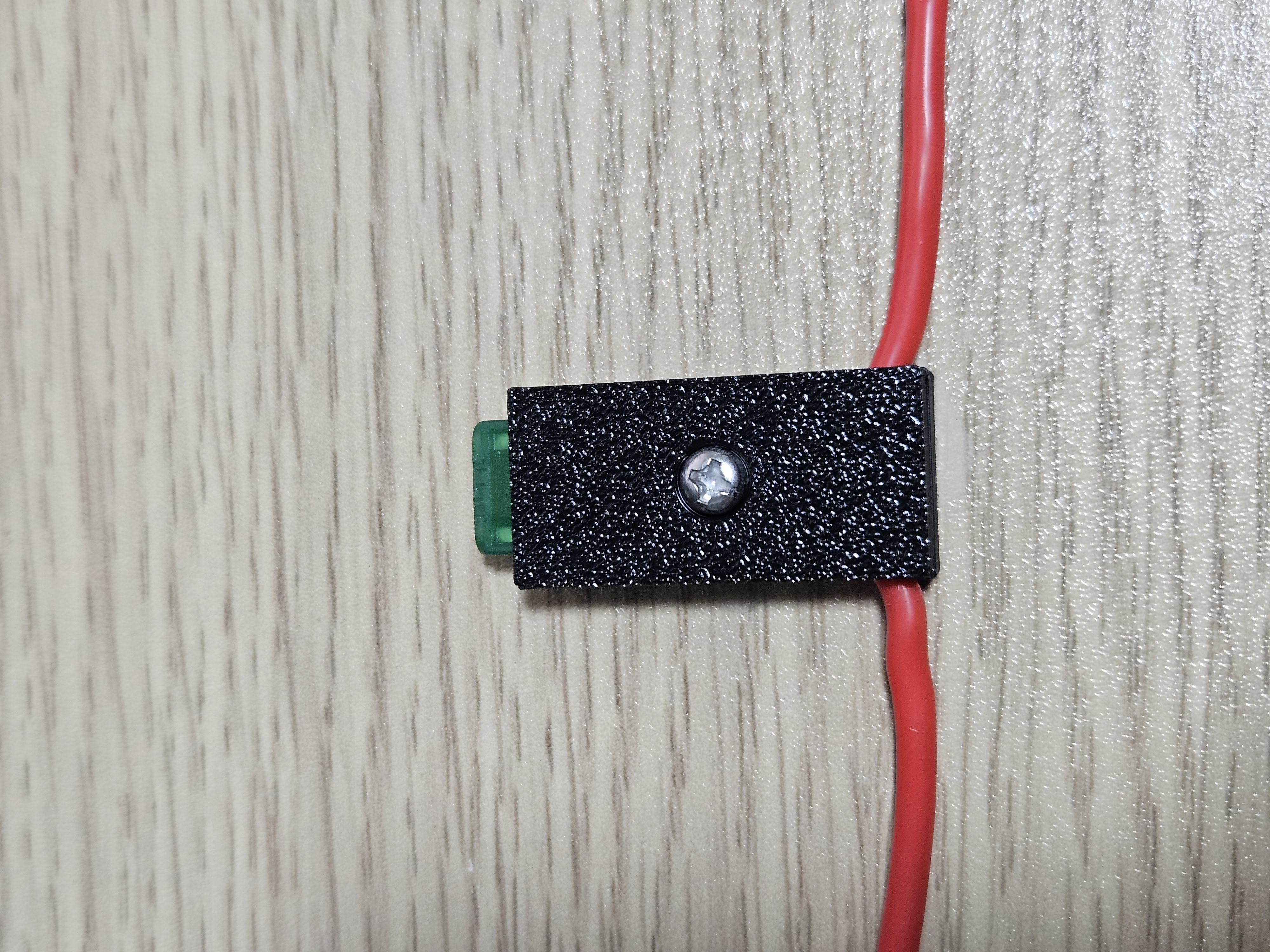 Mini Blade Fuse Holder secure by screw v2
