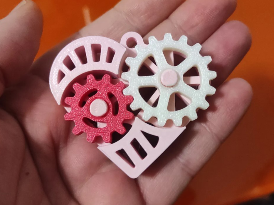 Gears heart fidget toy keychain
