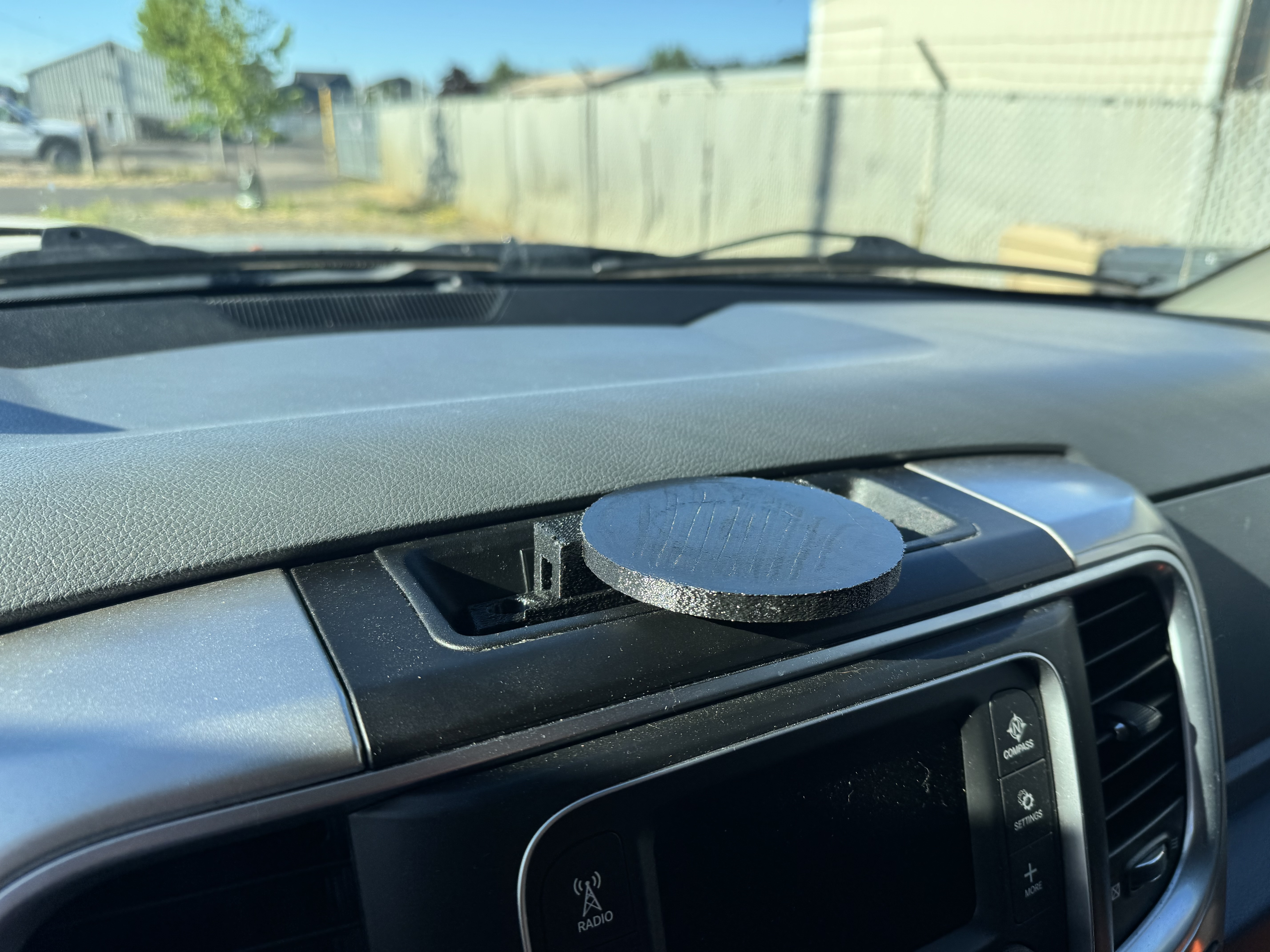 2016 Ram 3500 suction mount platform — miniatura 3
