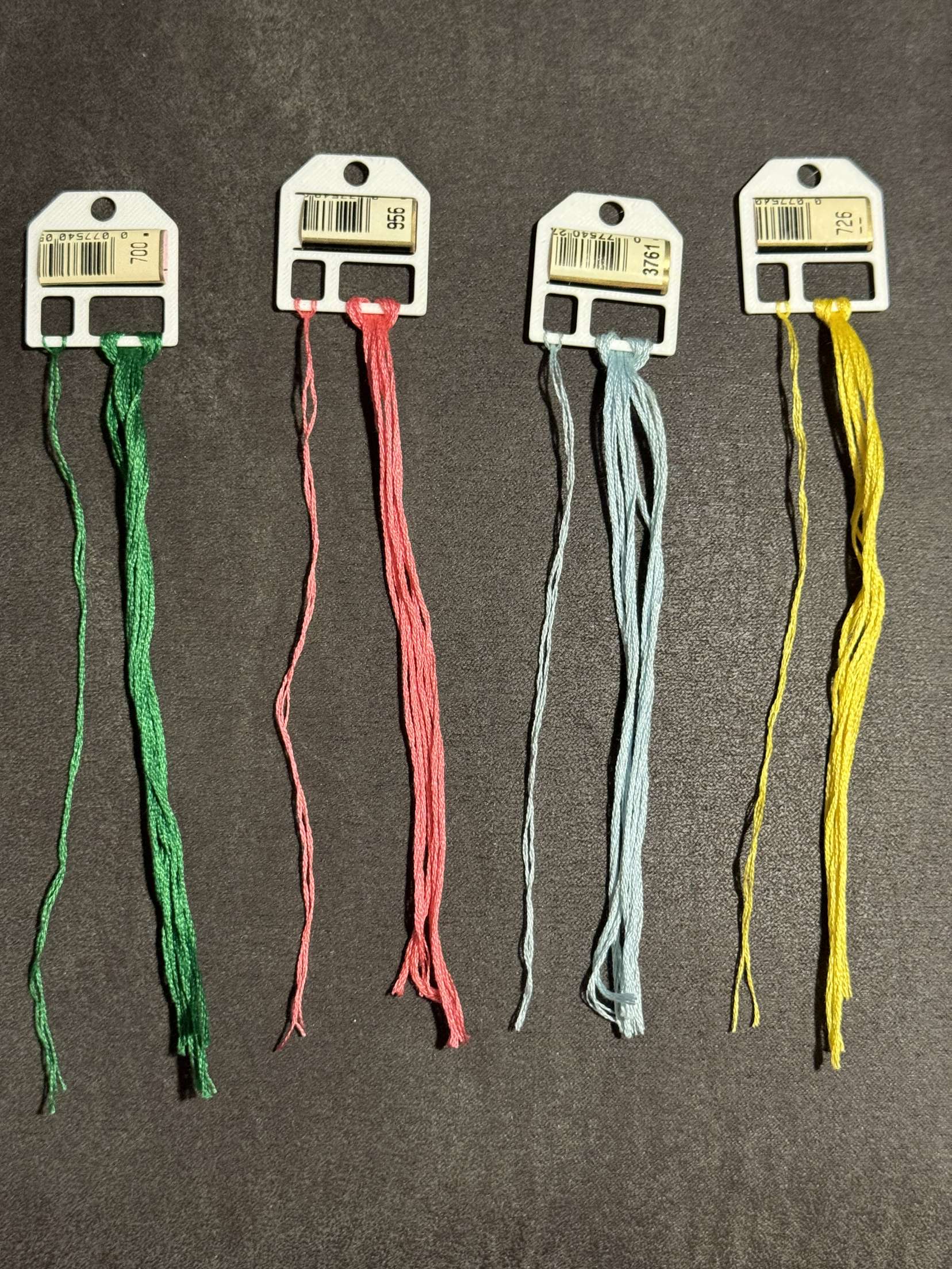 Miniatura 2 do modelo 3D Floss Drop / Floss Thread Bobbin