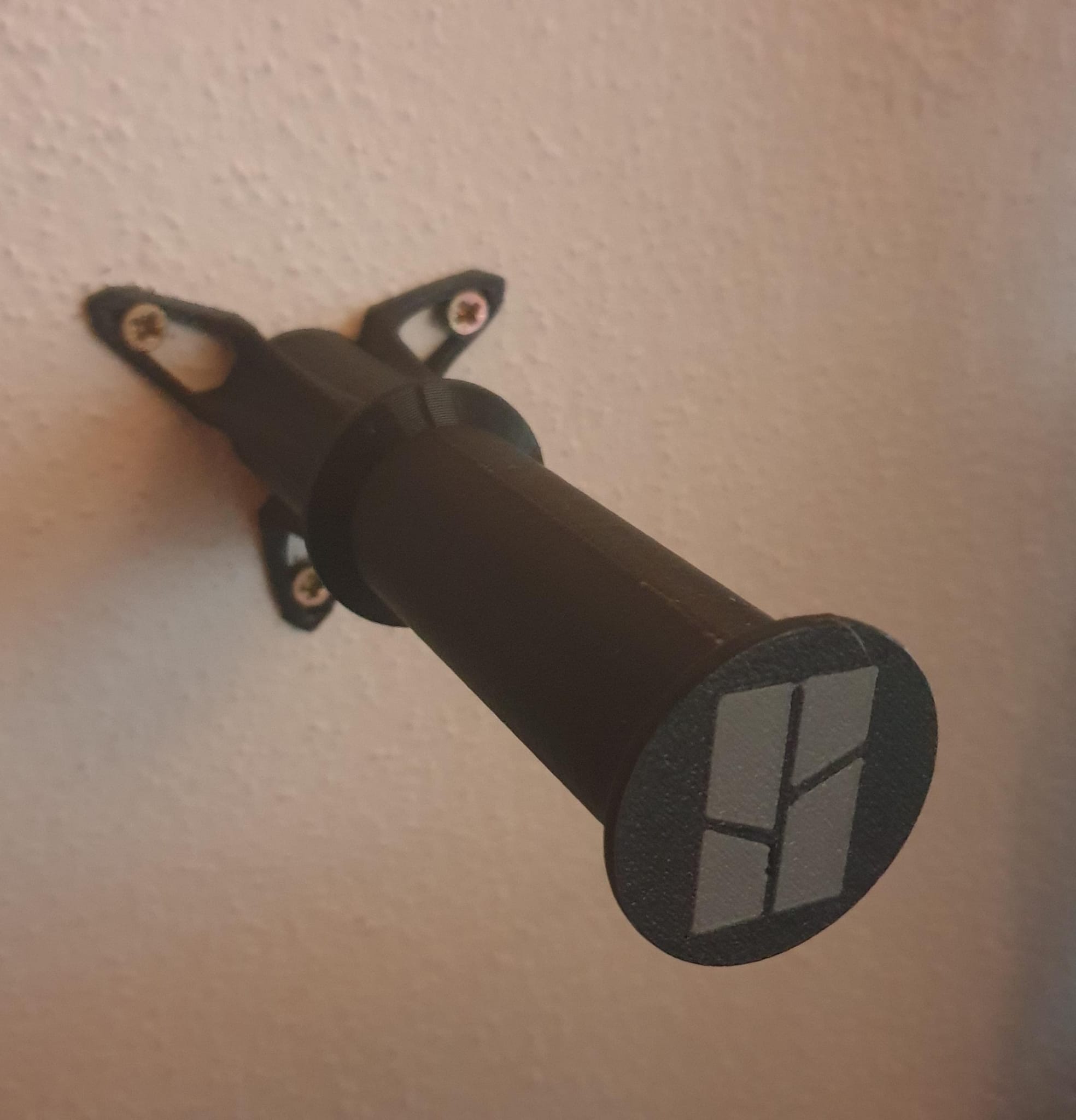 Wallmounted straight Spoolholder