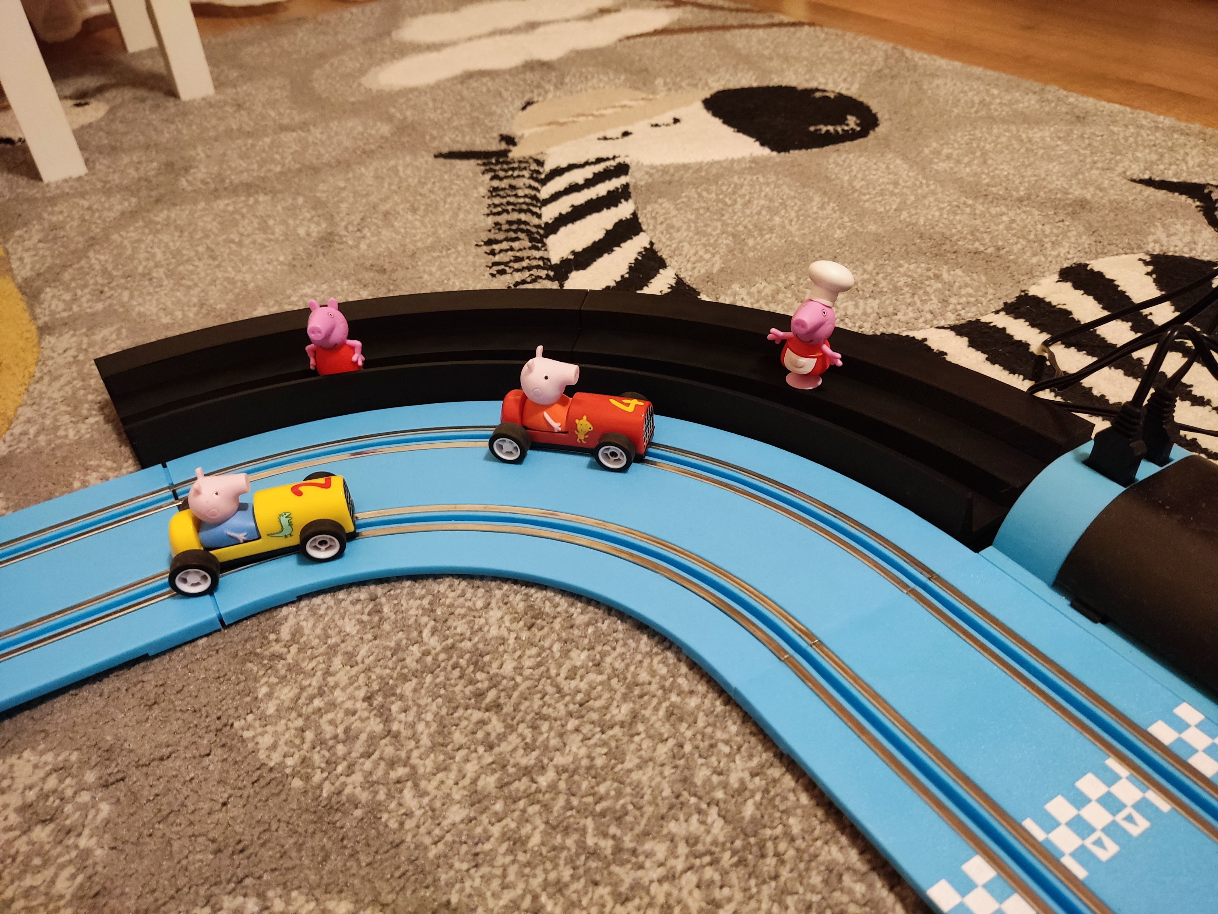 Carrera go mobil tribune for Peppa