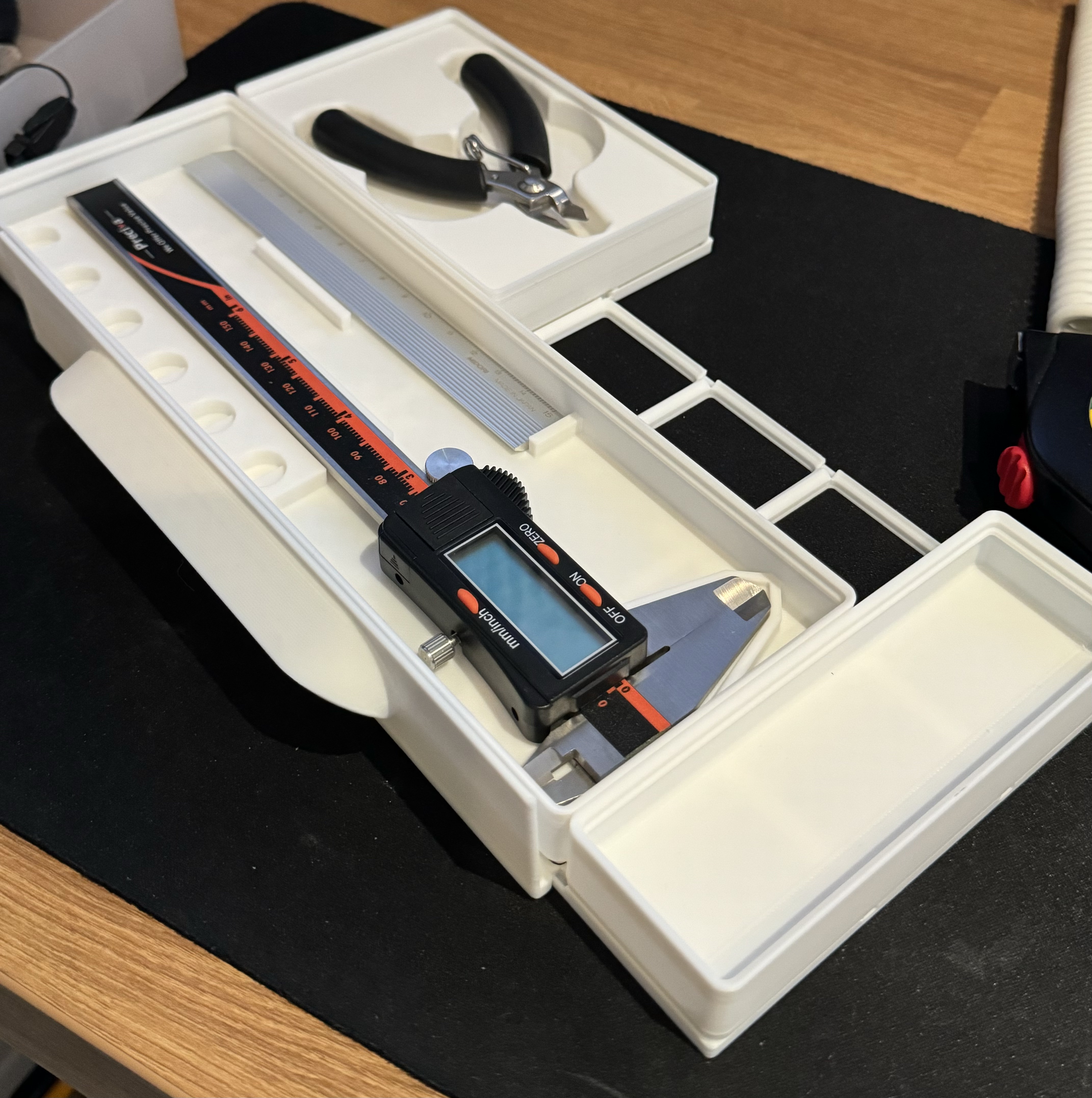 Drawer front for Gridfinity base with snap connectors