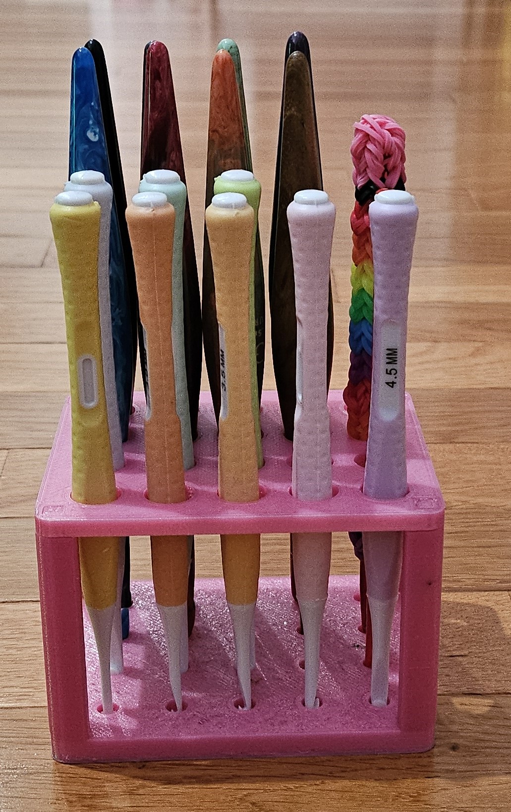 Crochet Hook Holder with snap assembly