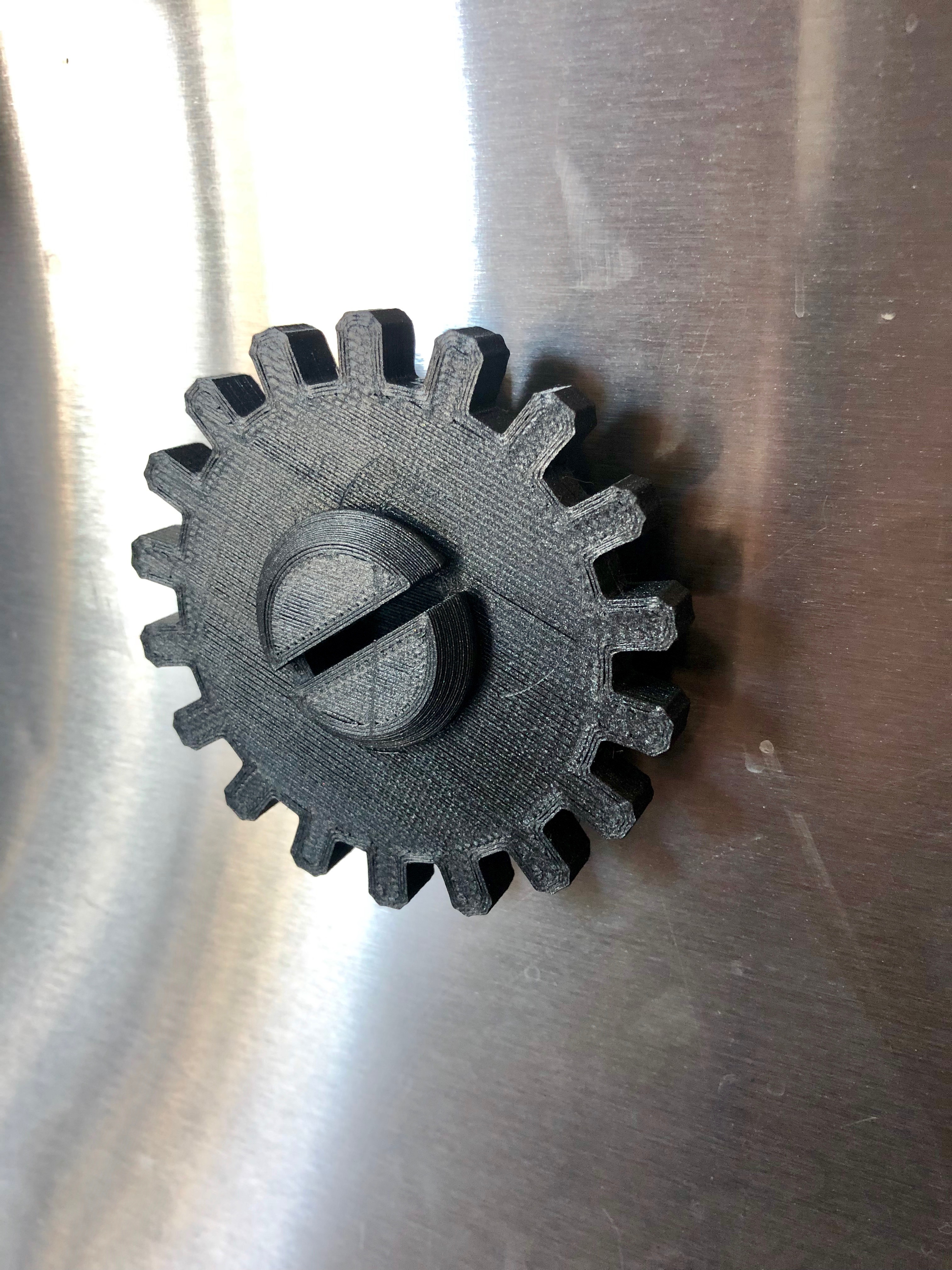 Fridge magnet gear