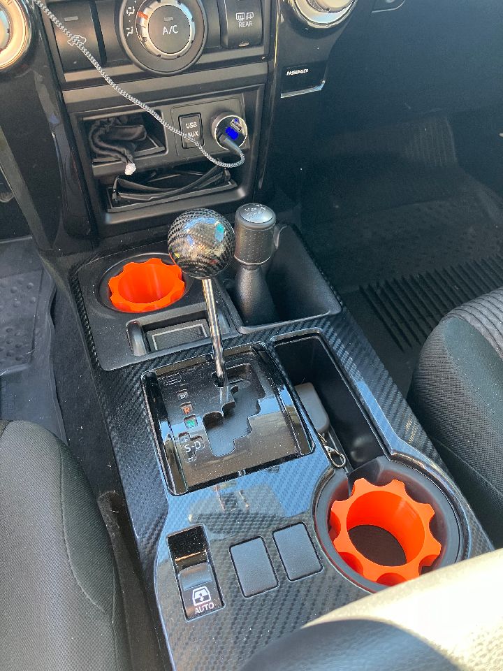 5. nesil 4Runner Red Bull bardak tutucu parçası (Sadece Plastik Aparattır!!!)
