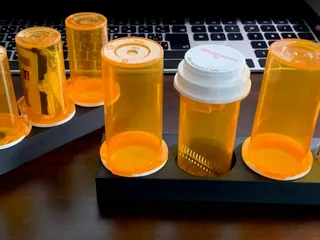 Pill Bottle Rack (Walgreens 32mm) by MrFlippant