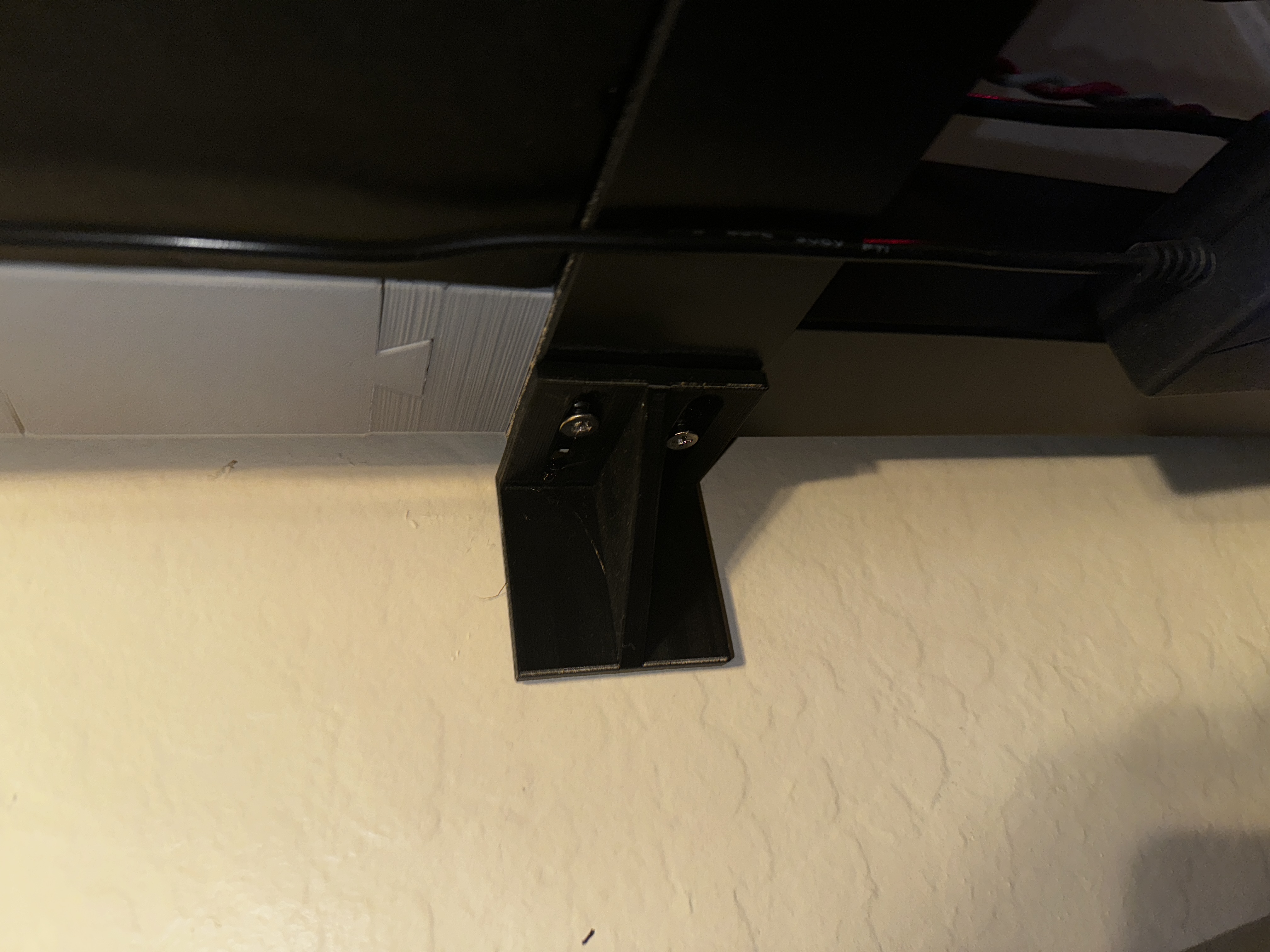 Lack Enclosure Wall Brace
