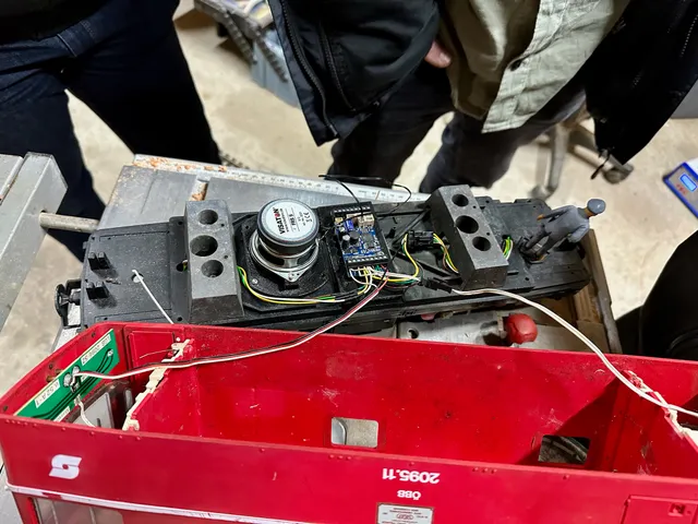 LGB 2095 - adapter for installing Massoth's XLS speaker