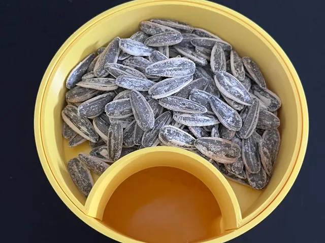 sunflower seeds bowl / Bol para pipas, pistachos, etc.