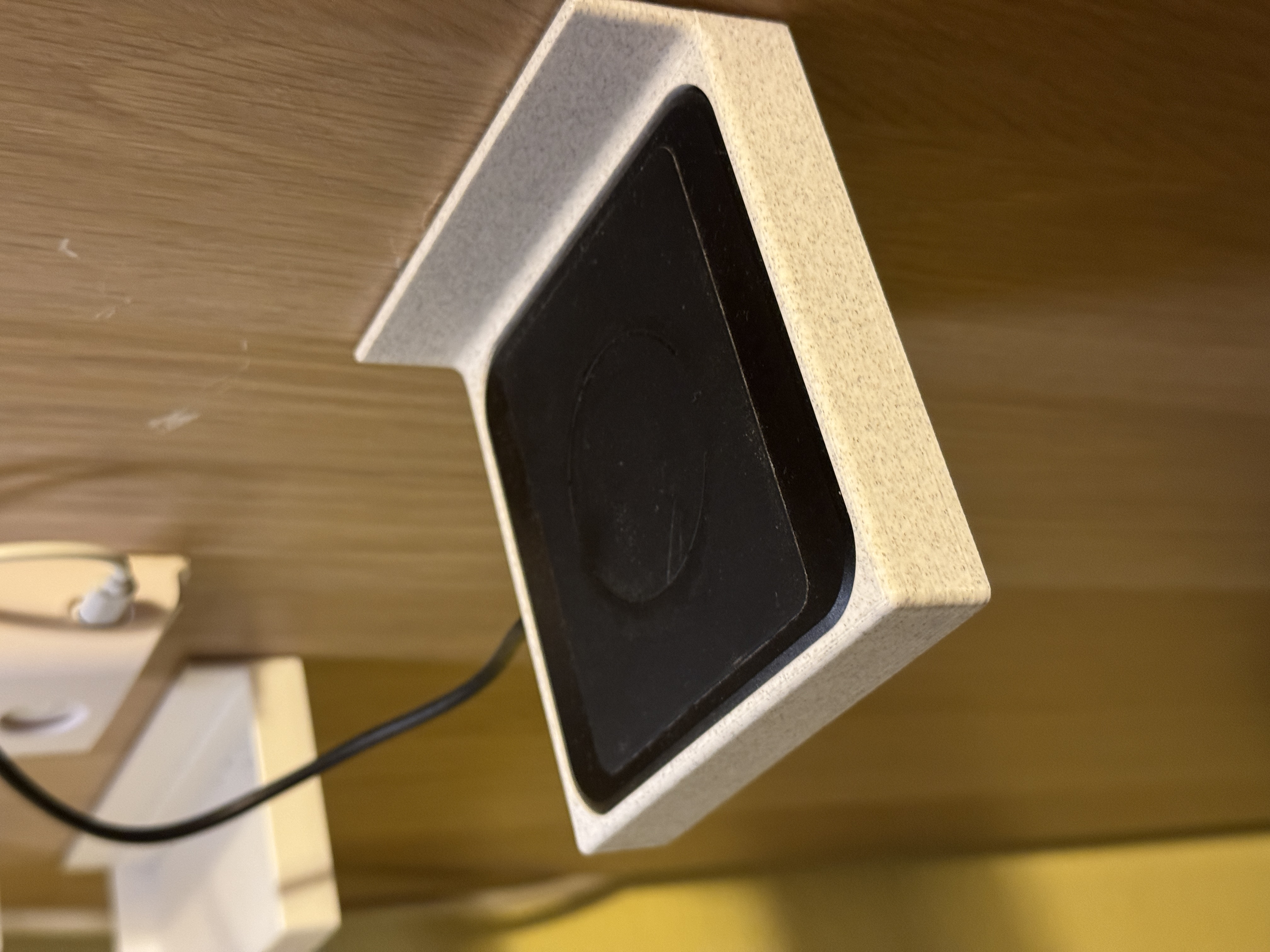 Quadlock wall mount