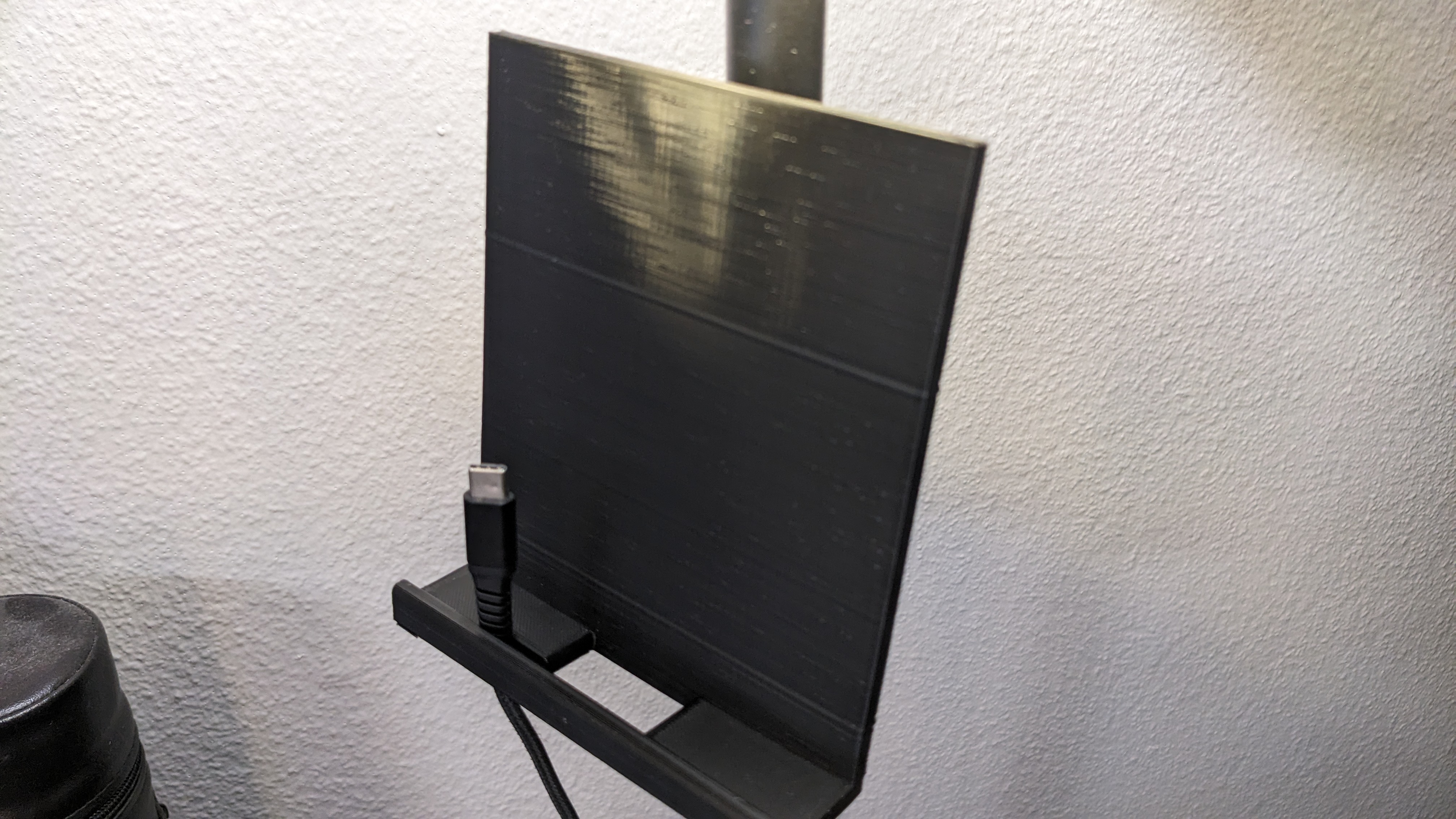 Smartphone holder for Ikea Lamp