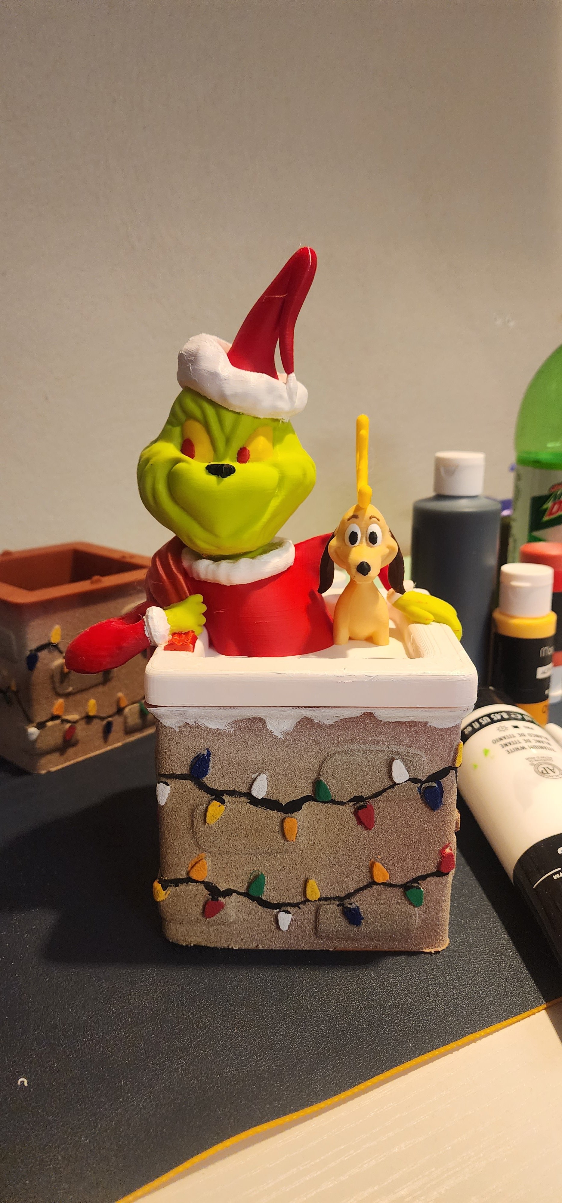 Grinch holder