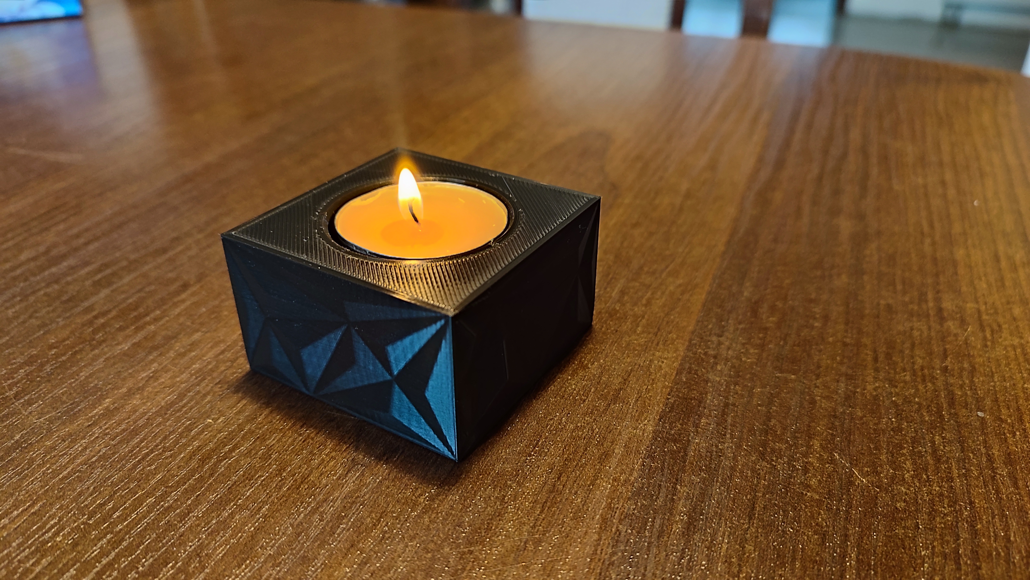 Tea light holder